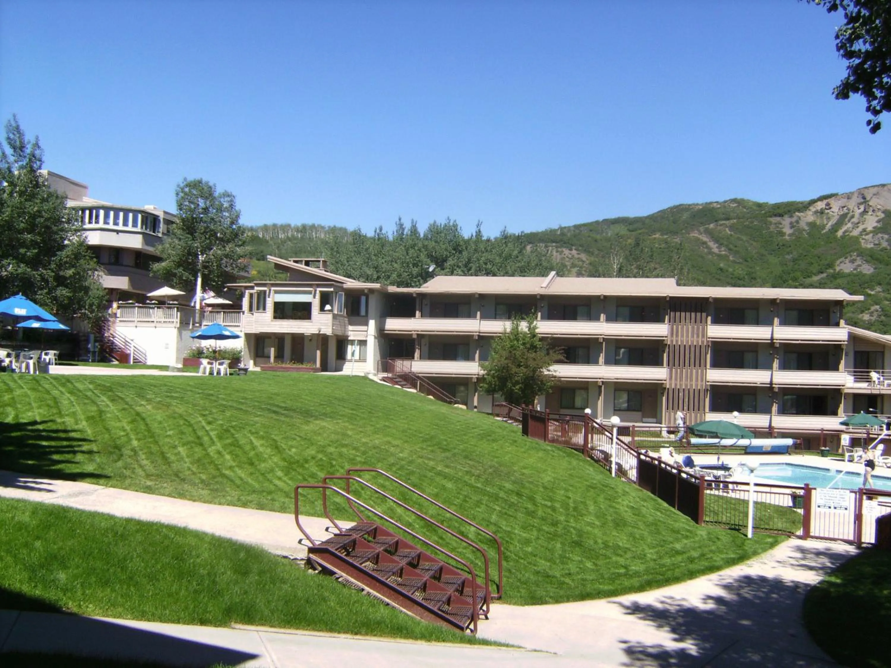 Property building in Pokolodi Lodge