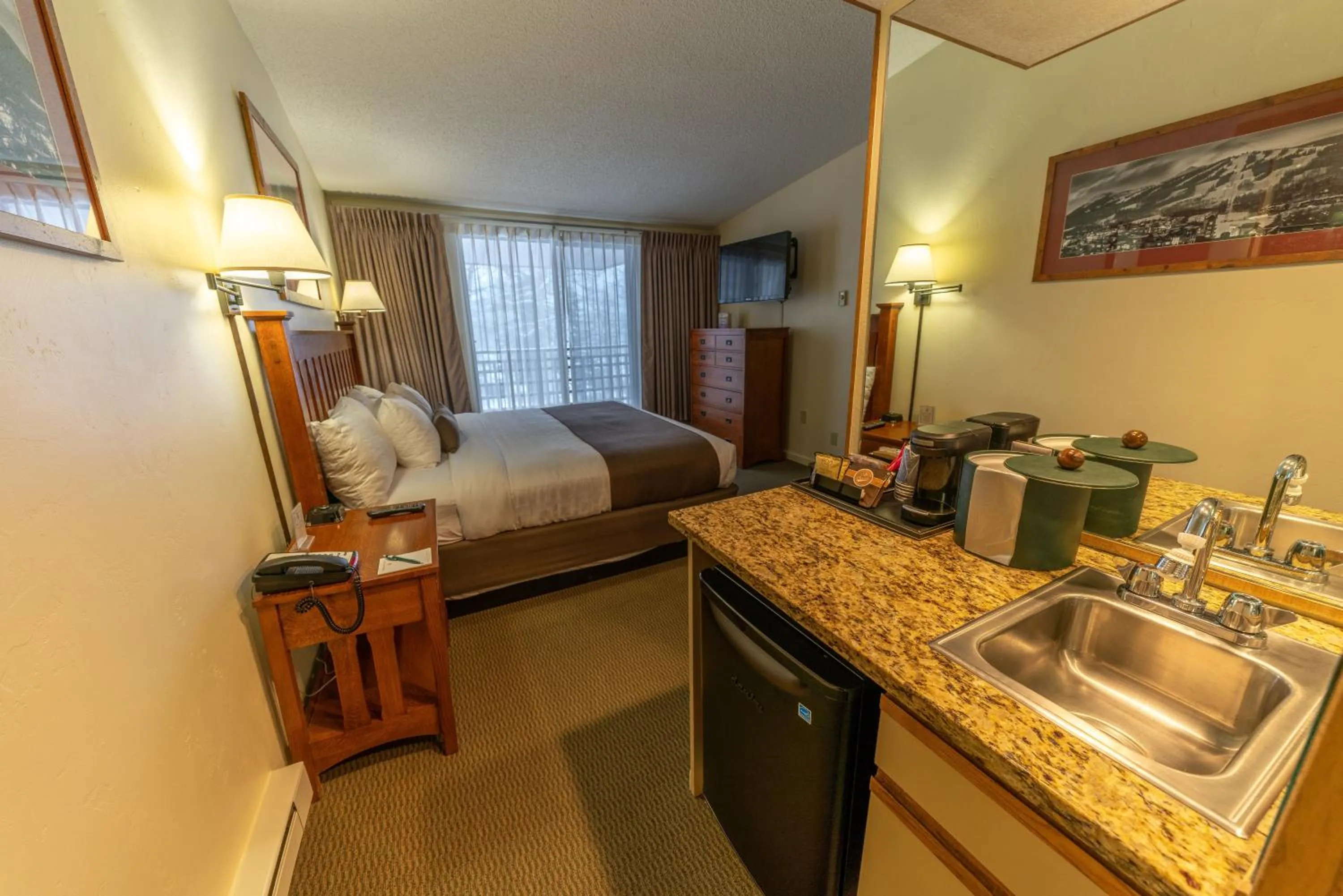 Photo of the whole room, Bed in Pokolodi Lodge