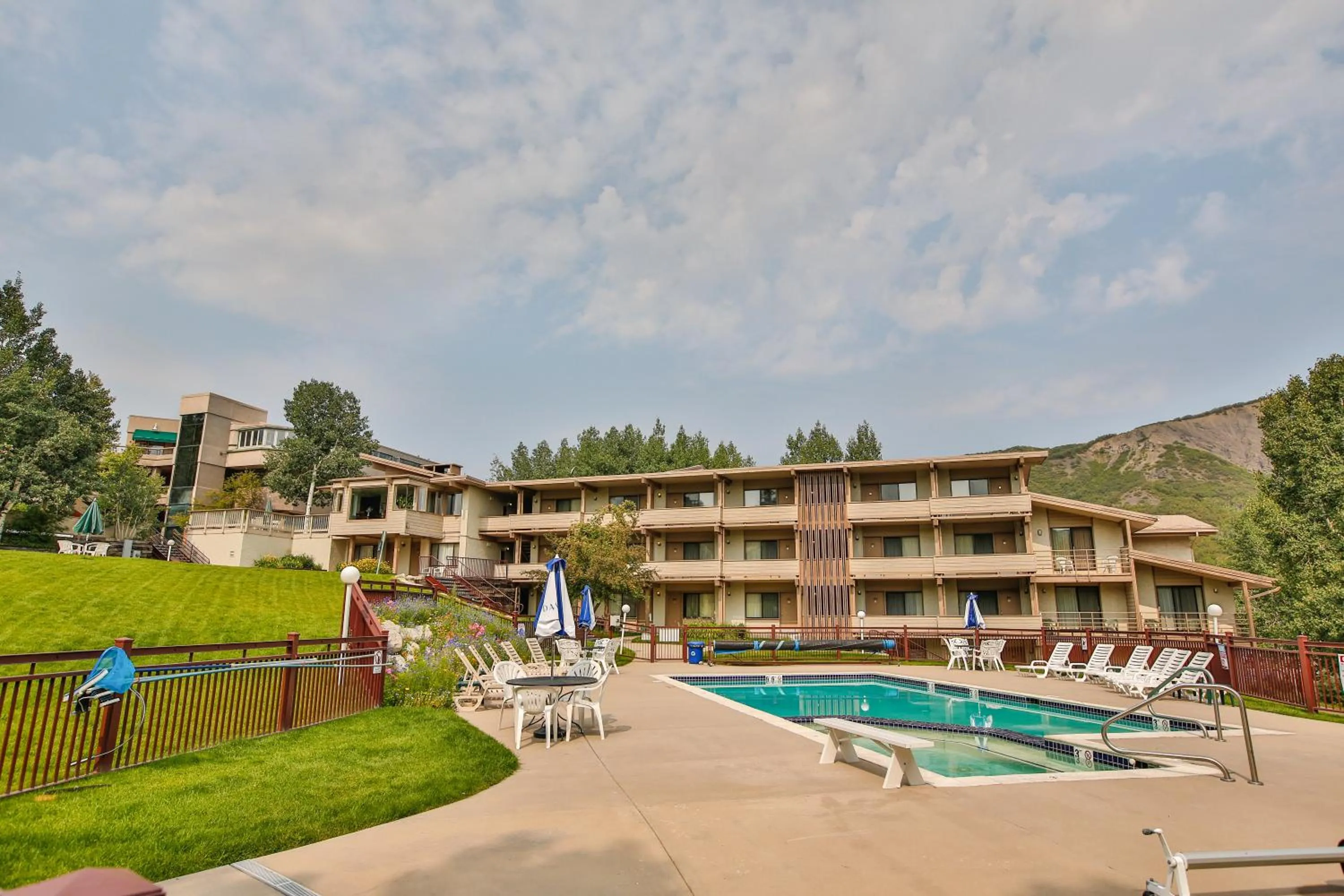 Swimming pool in Pokolodi Lodge
