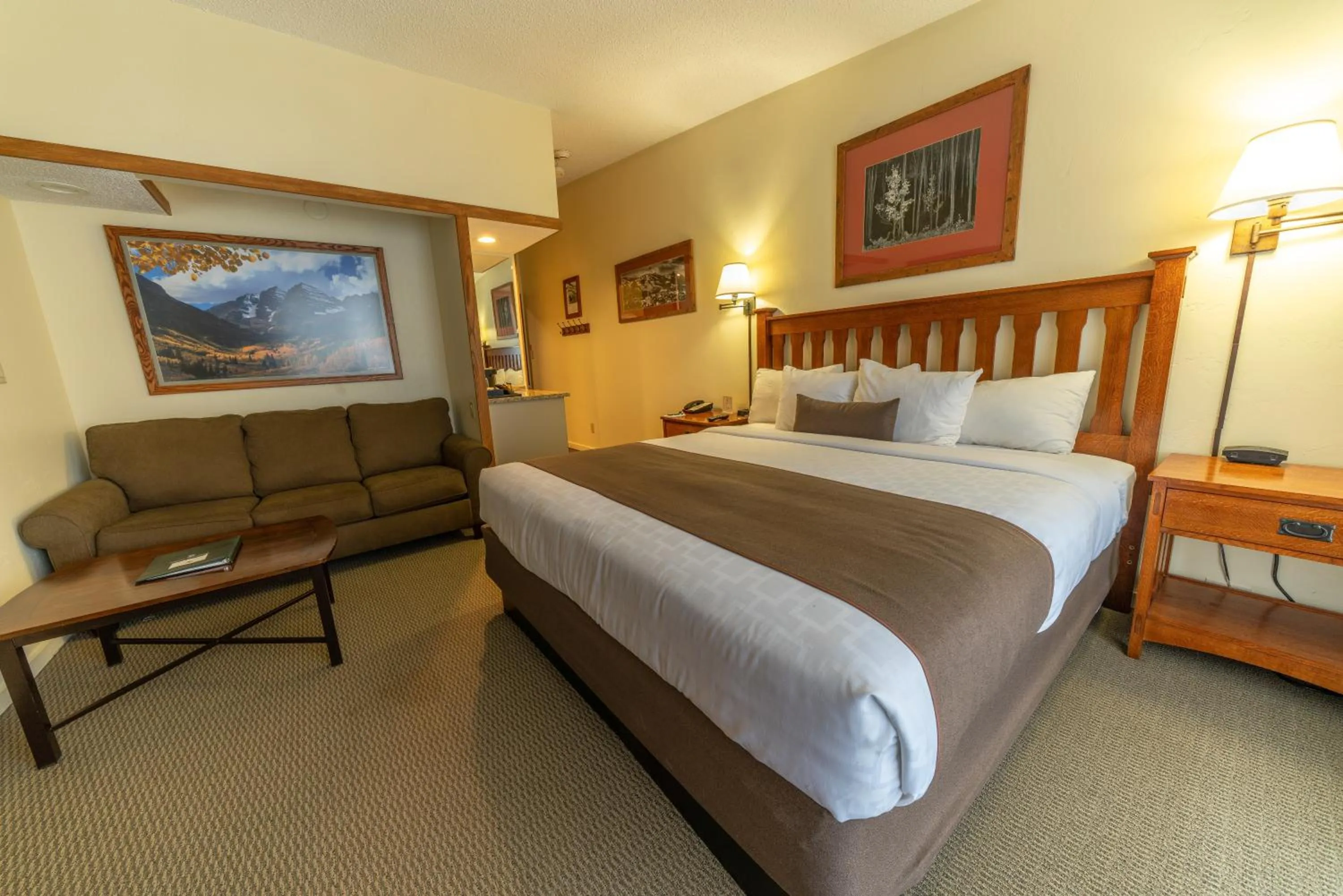 Bed in Pokolodi Lodge