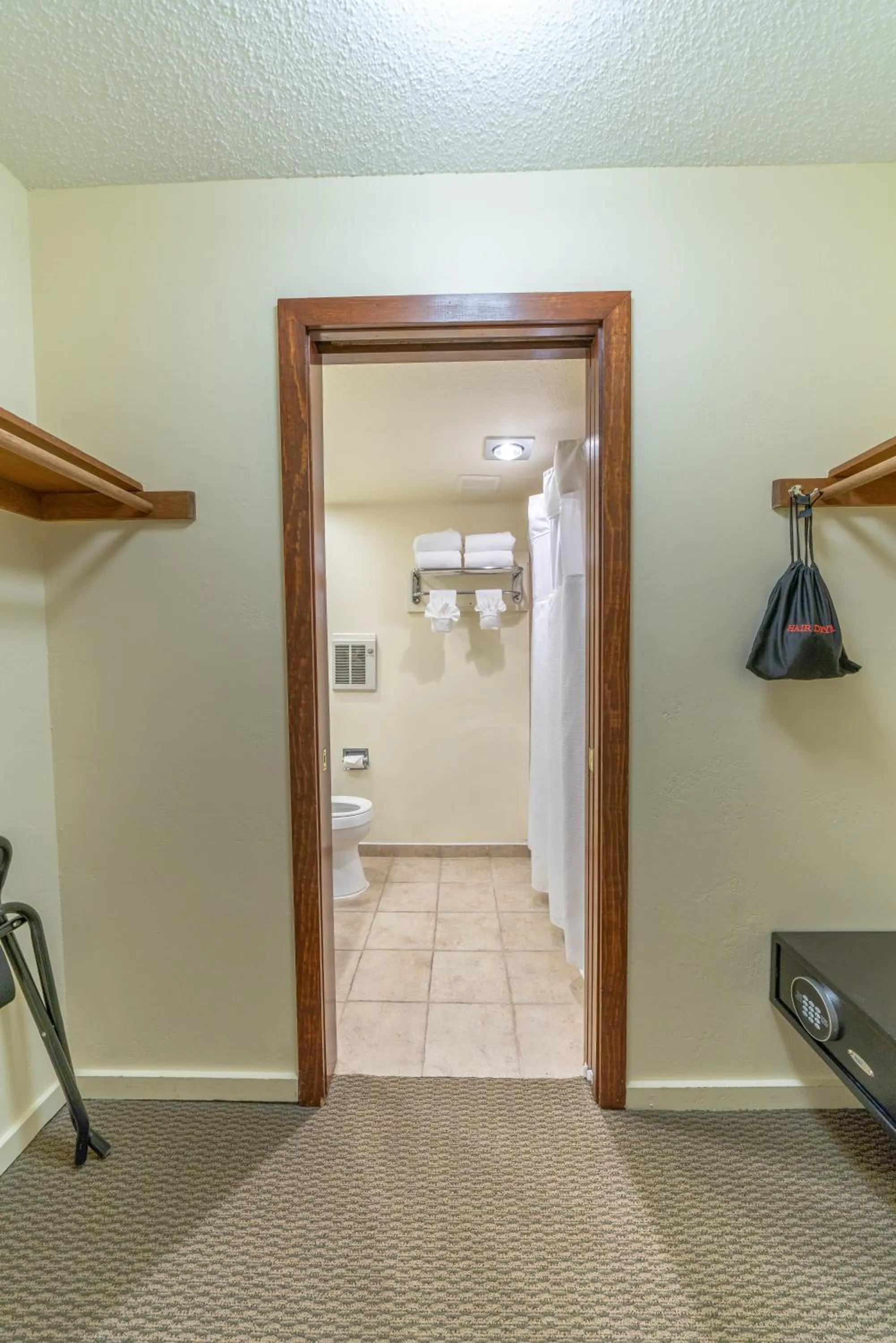 Bathroom in Pokolodi Lodge