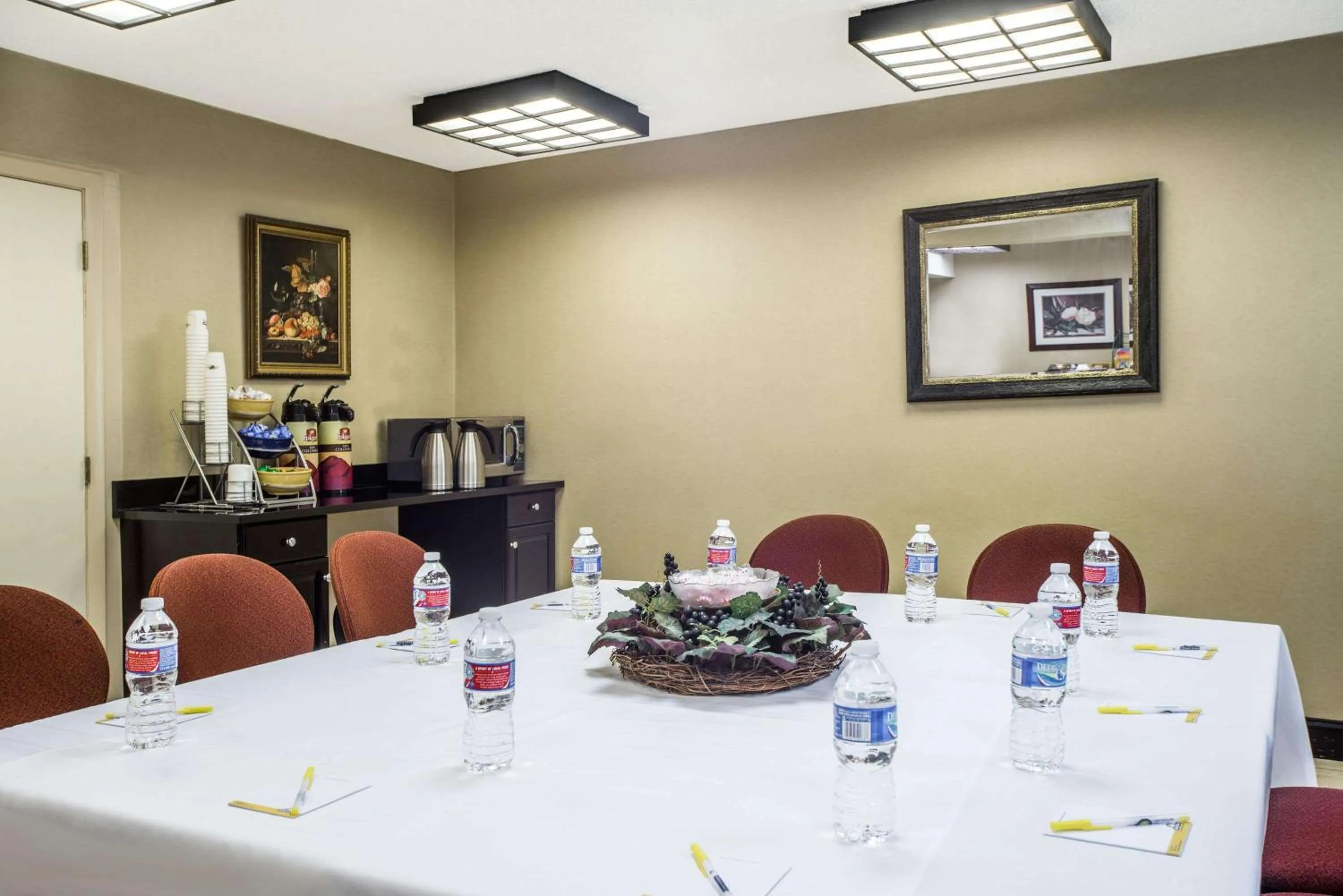 Meeting/conference room in Days Inn by Wyndham Westminster