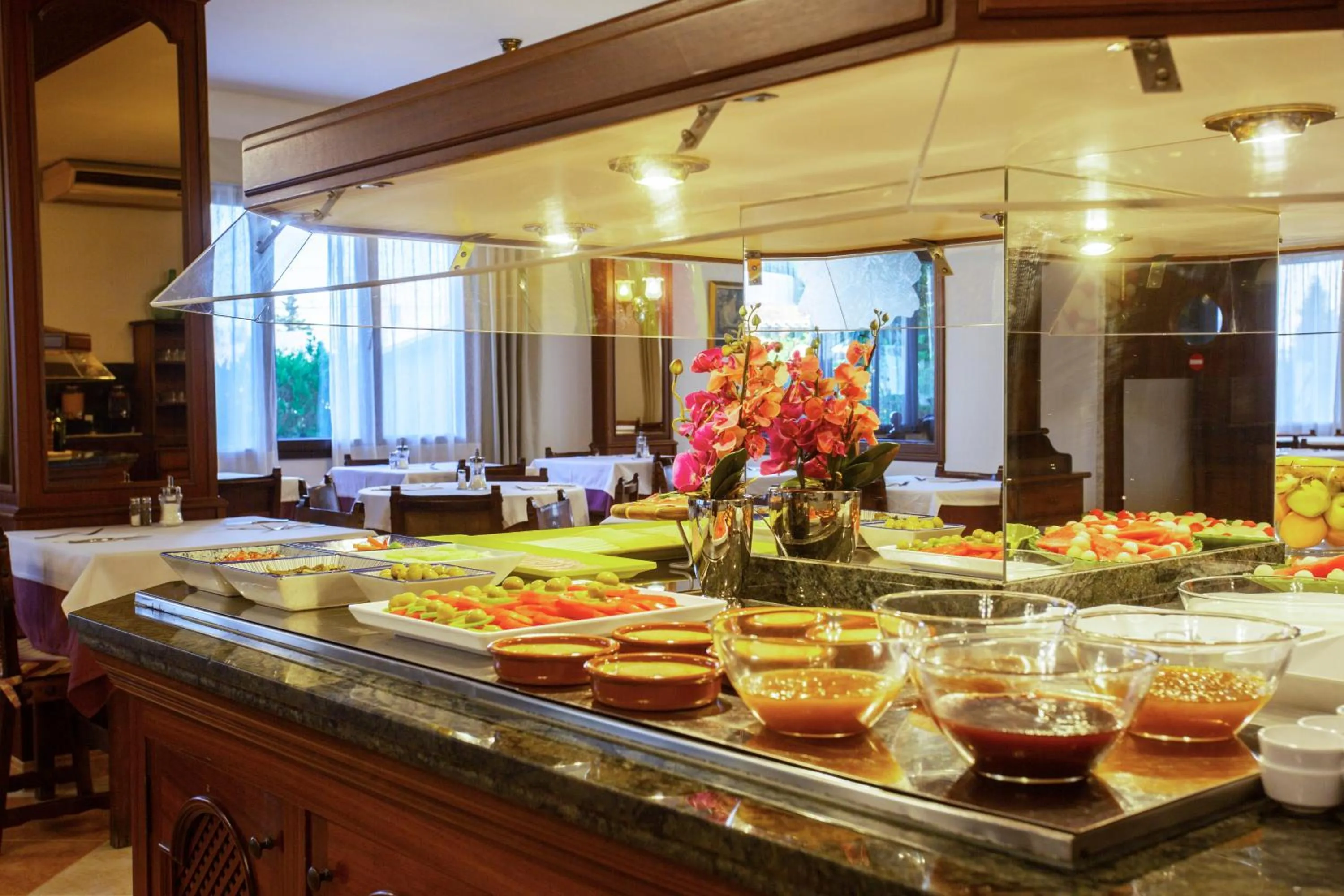 Buffet breakfast in Hotel Ses Puntetes
