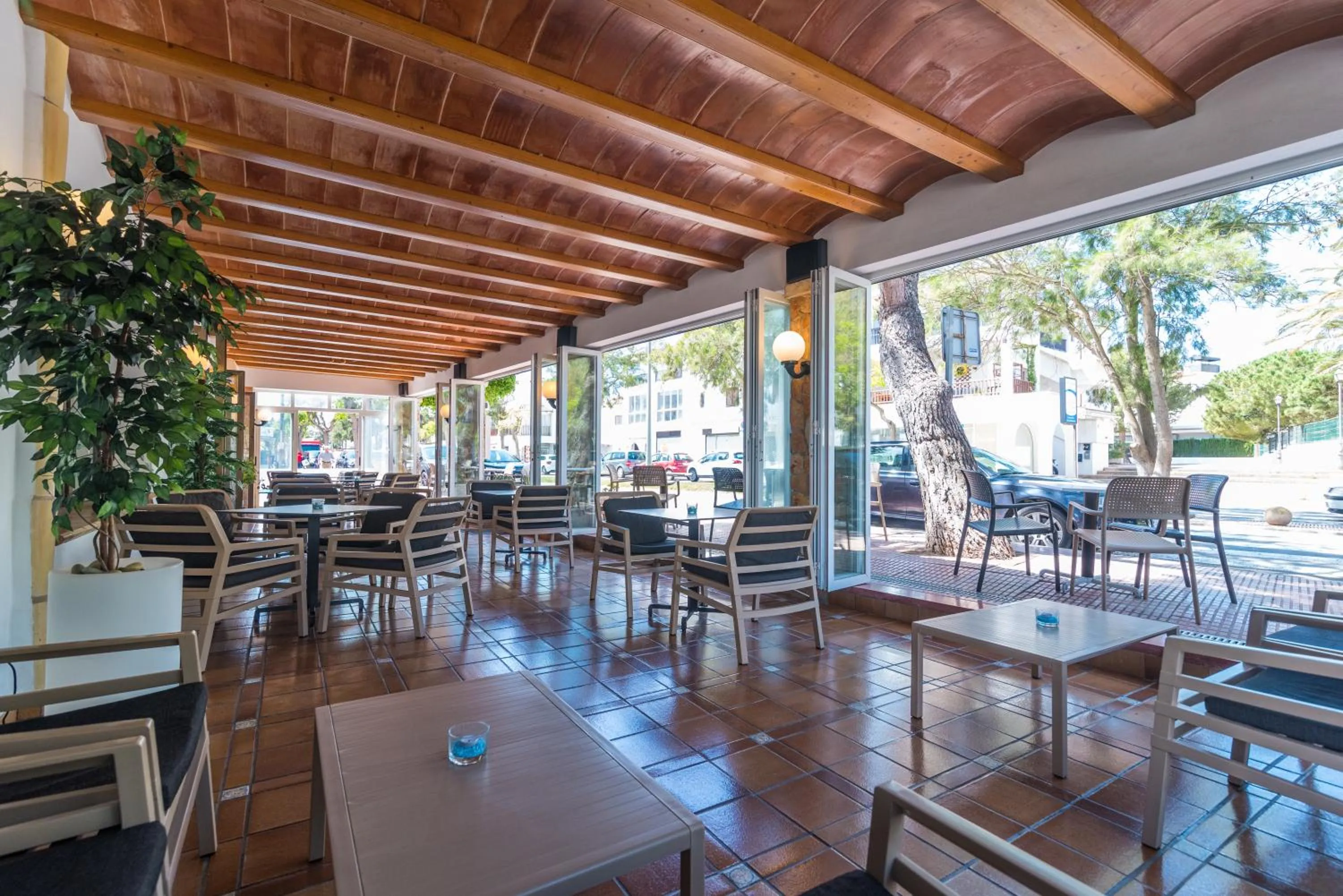 Restaurant/places to eat in Hotel Ses Puntetes