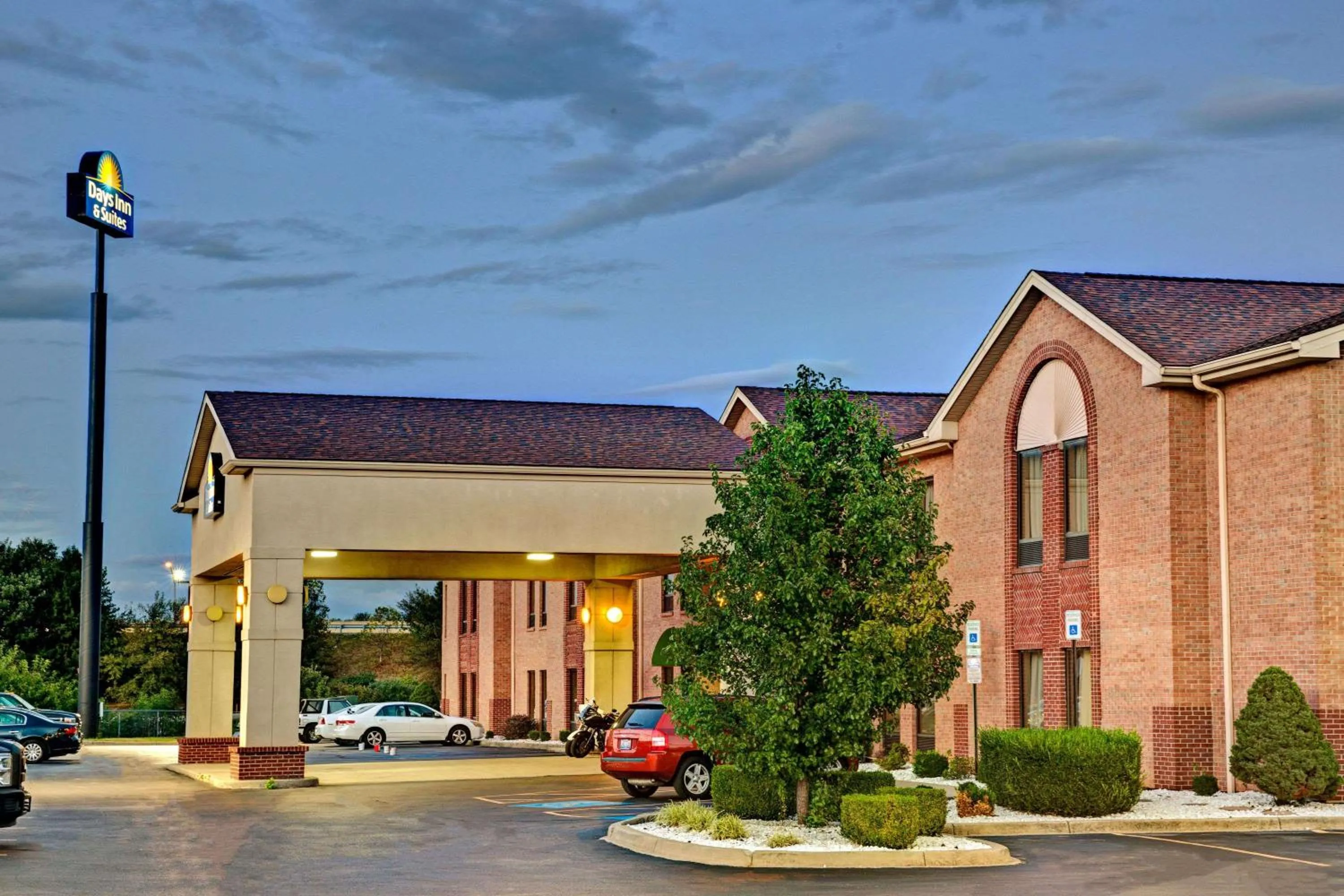 Property building in Days Inn & Suites by Wyndham Louisville SW