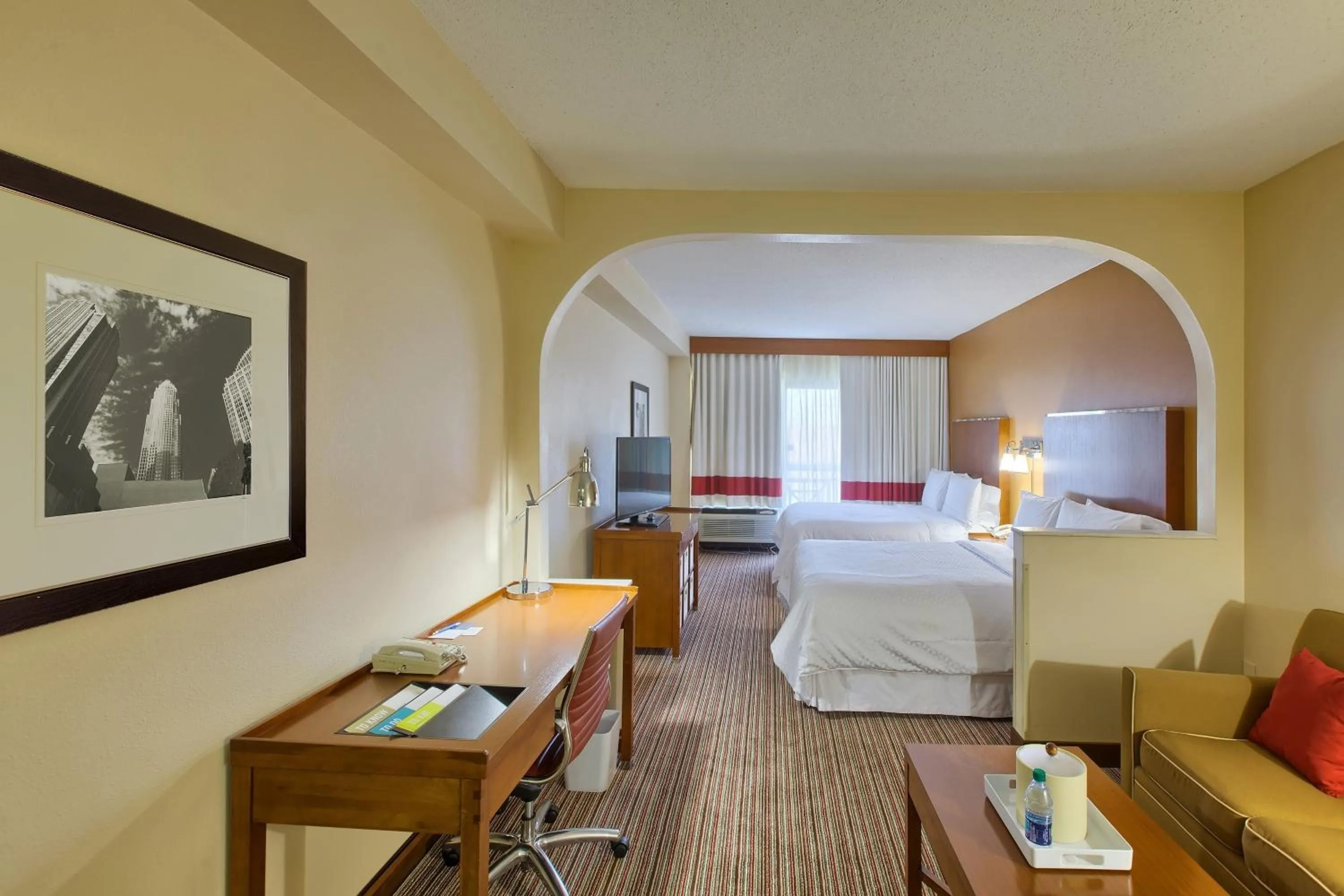 Bedroom, Bed in Four Points by Sheraton Charlotte/Pineville