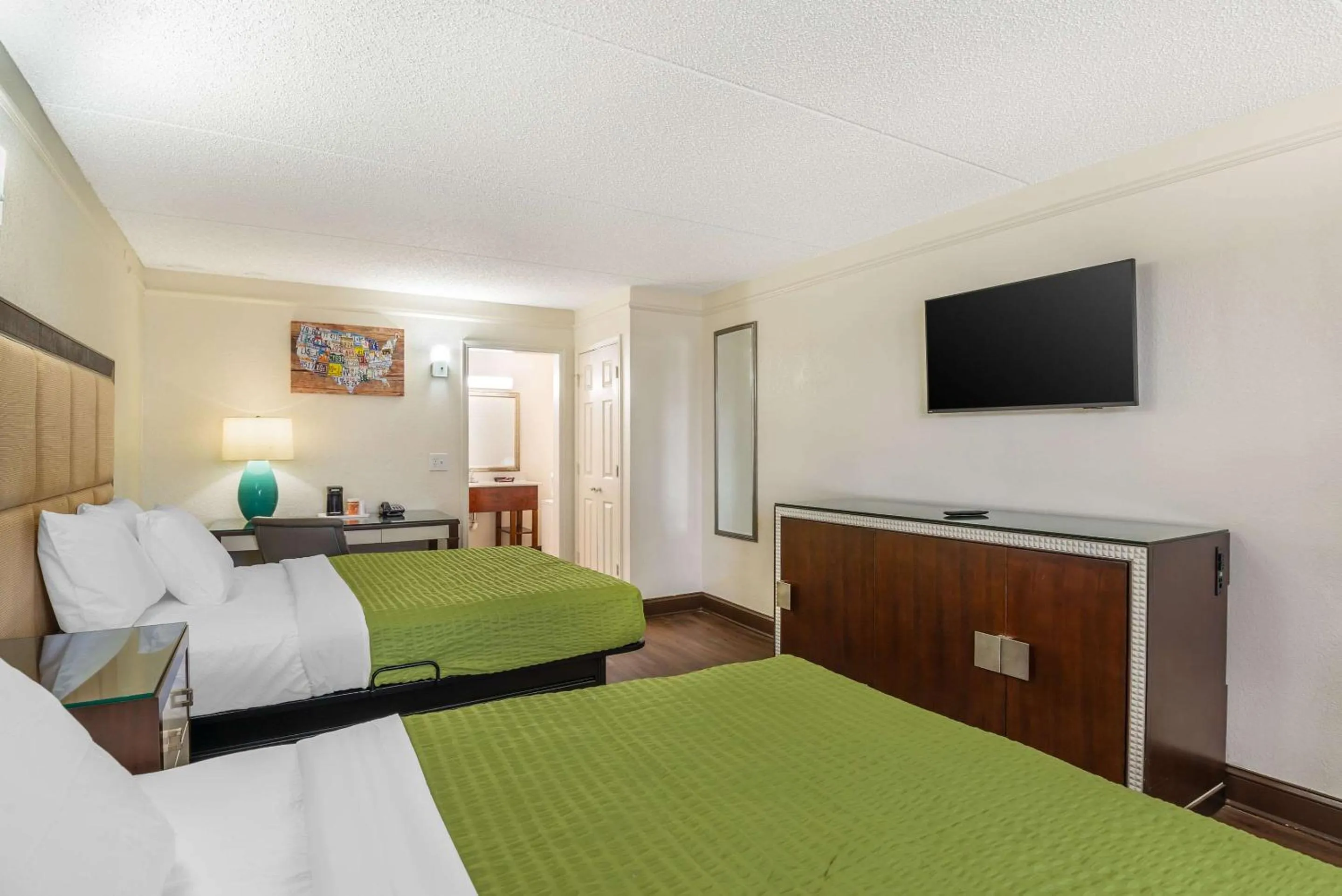 Bedroom, Bed in Days Inn by Wyndham Richmond/South