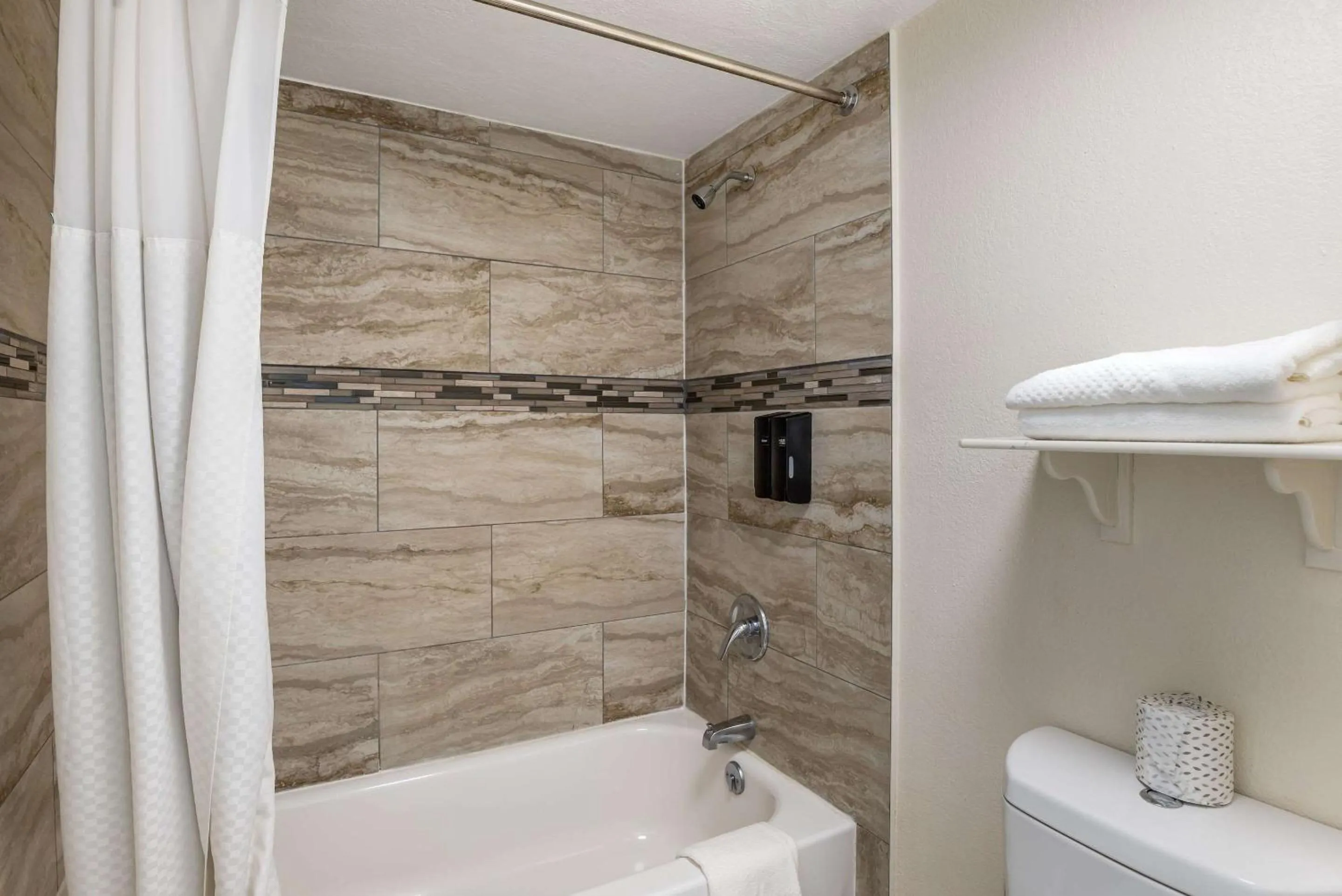 Bedroom in Days Inn by Wyndham Richmond/South