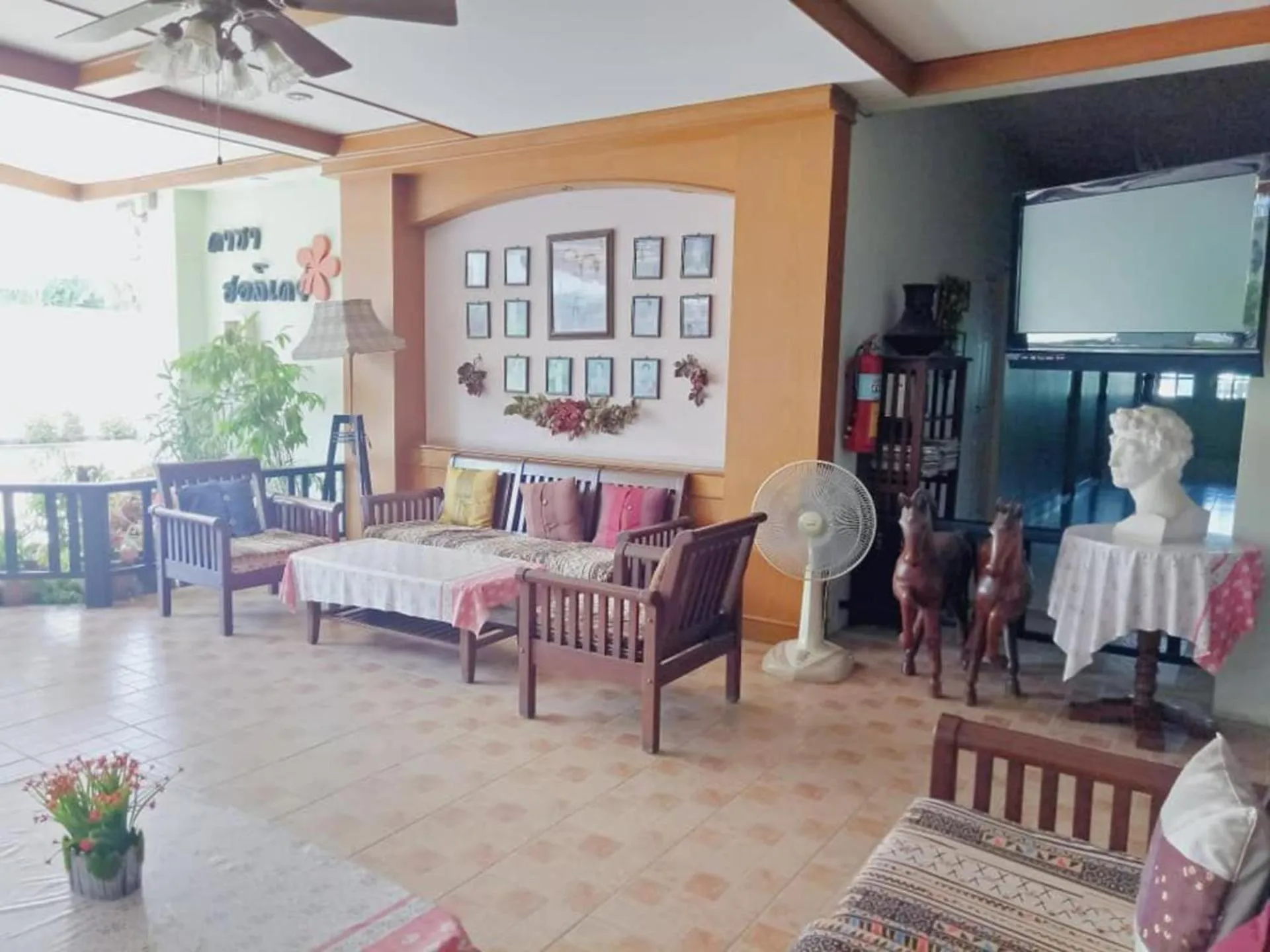 Restaurant/places to eat in Casa Holiday Hotel SHA