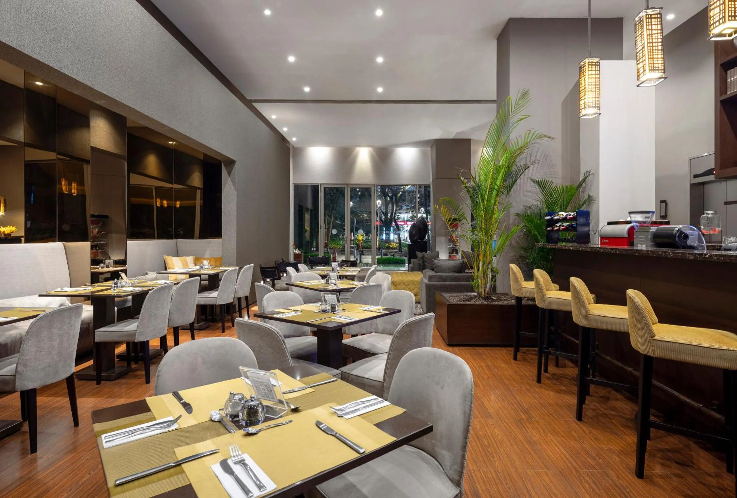 Restaurant/places to eat in Hotel Cabrera Imperial By key 33