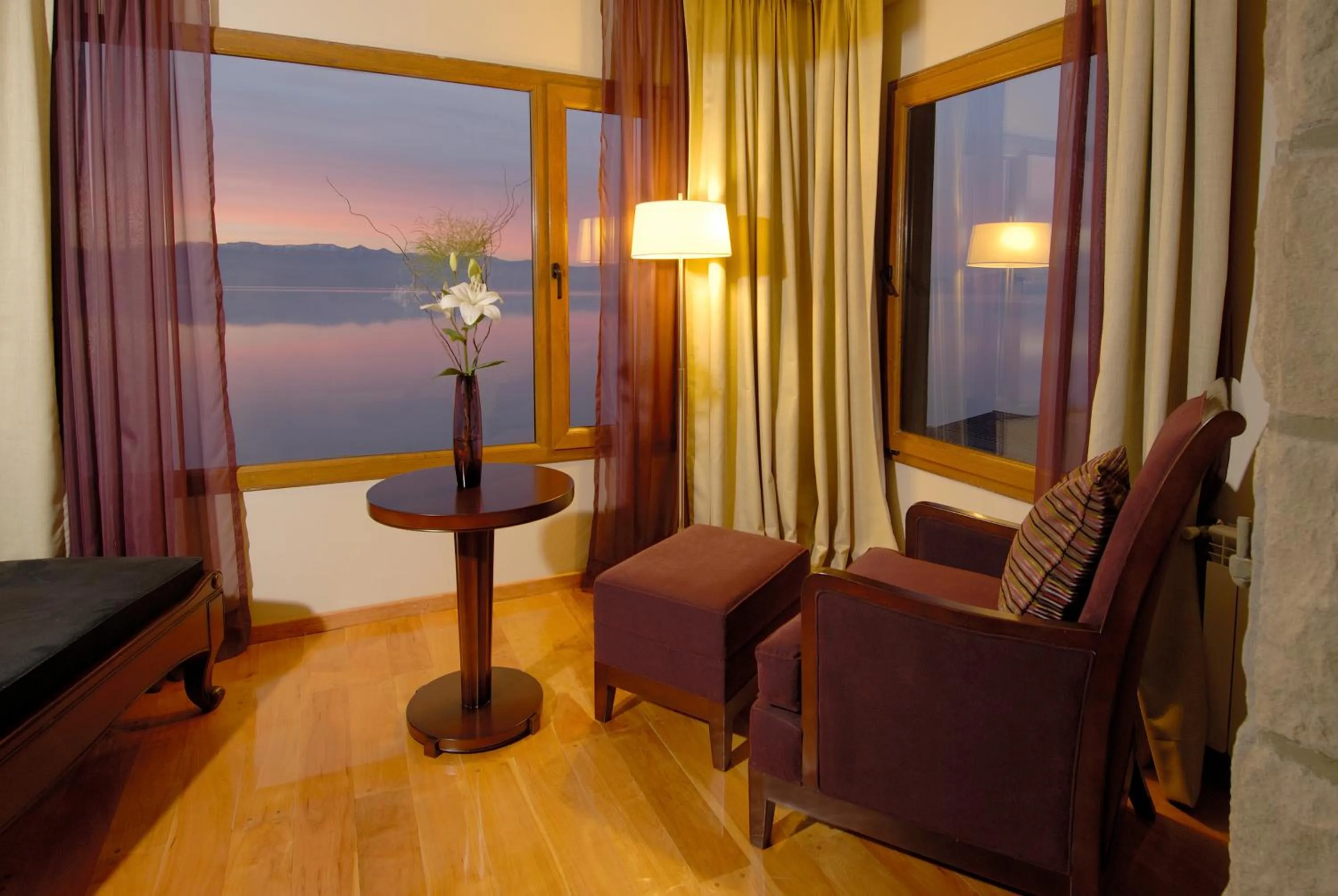 Lake view in Alma Del Lago Suites & Spa