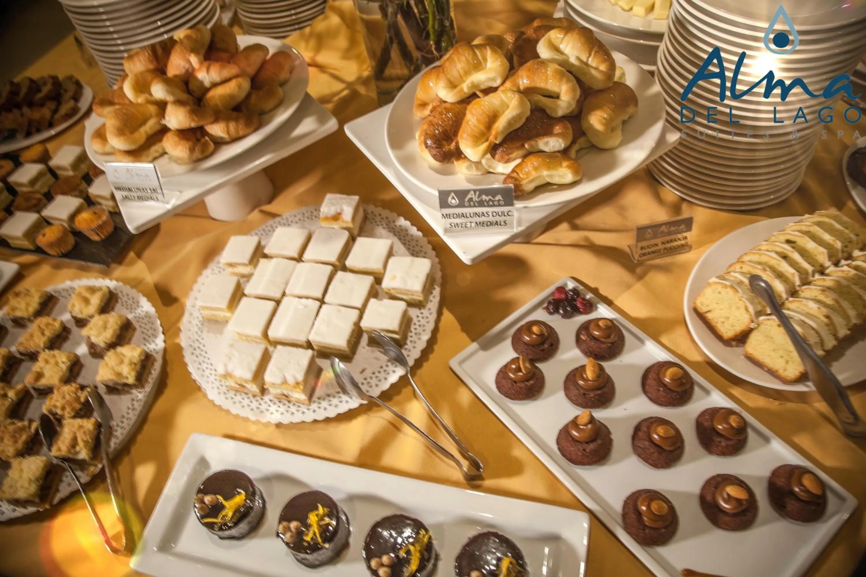 Food in Alma Del Lago Suites & Spa