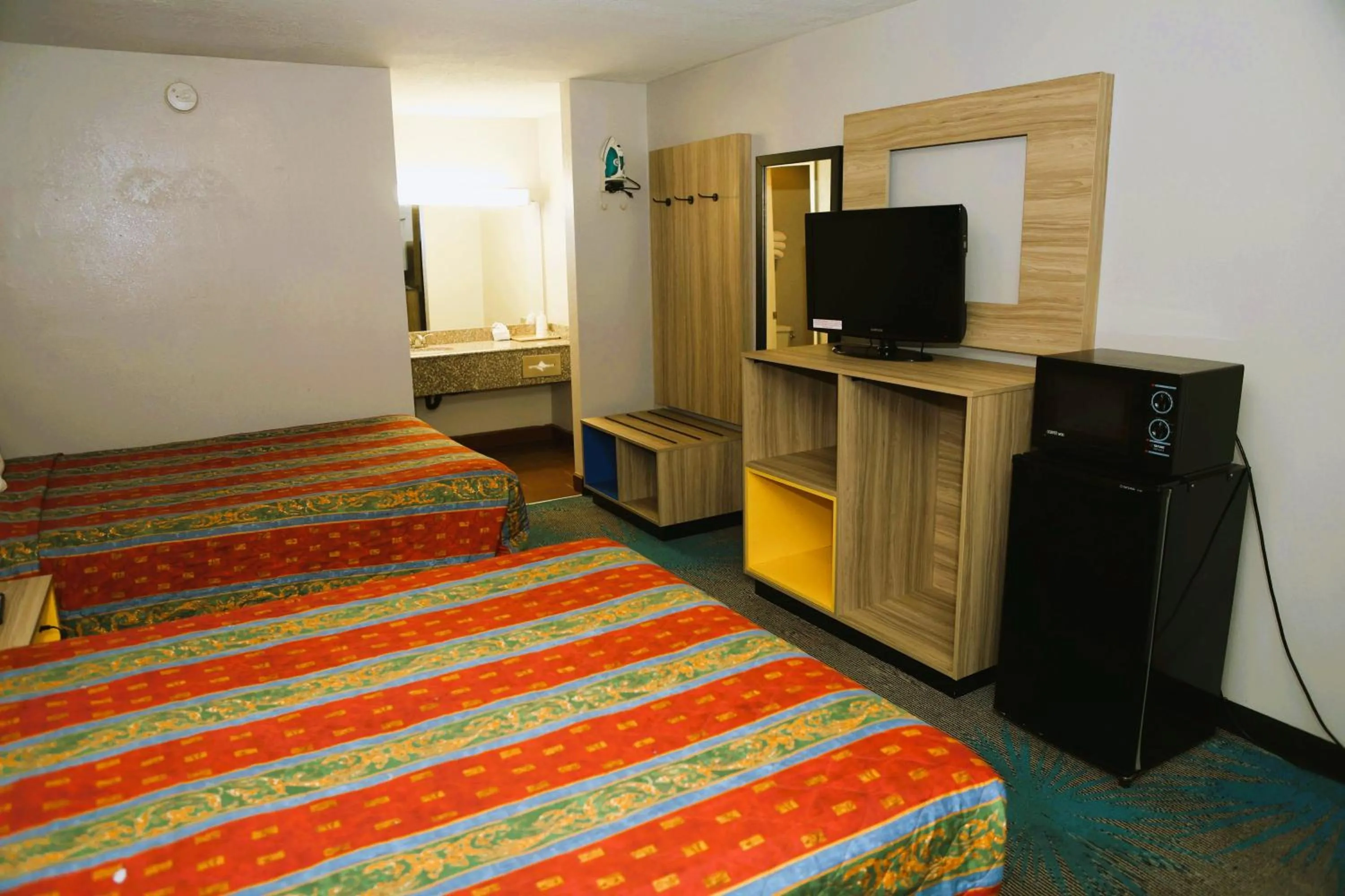 Photo of the whole room, Bed in Days Inn by Wyndham East Albuquerque