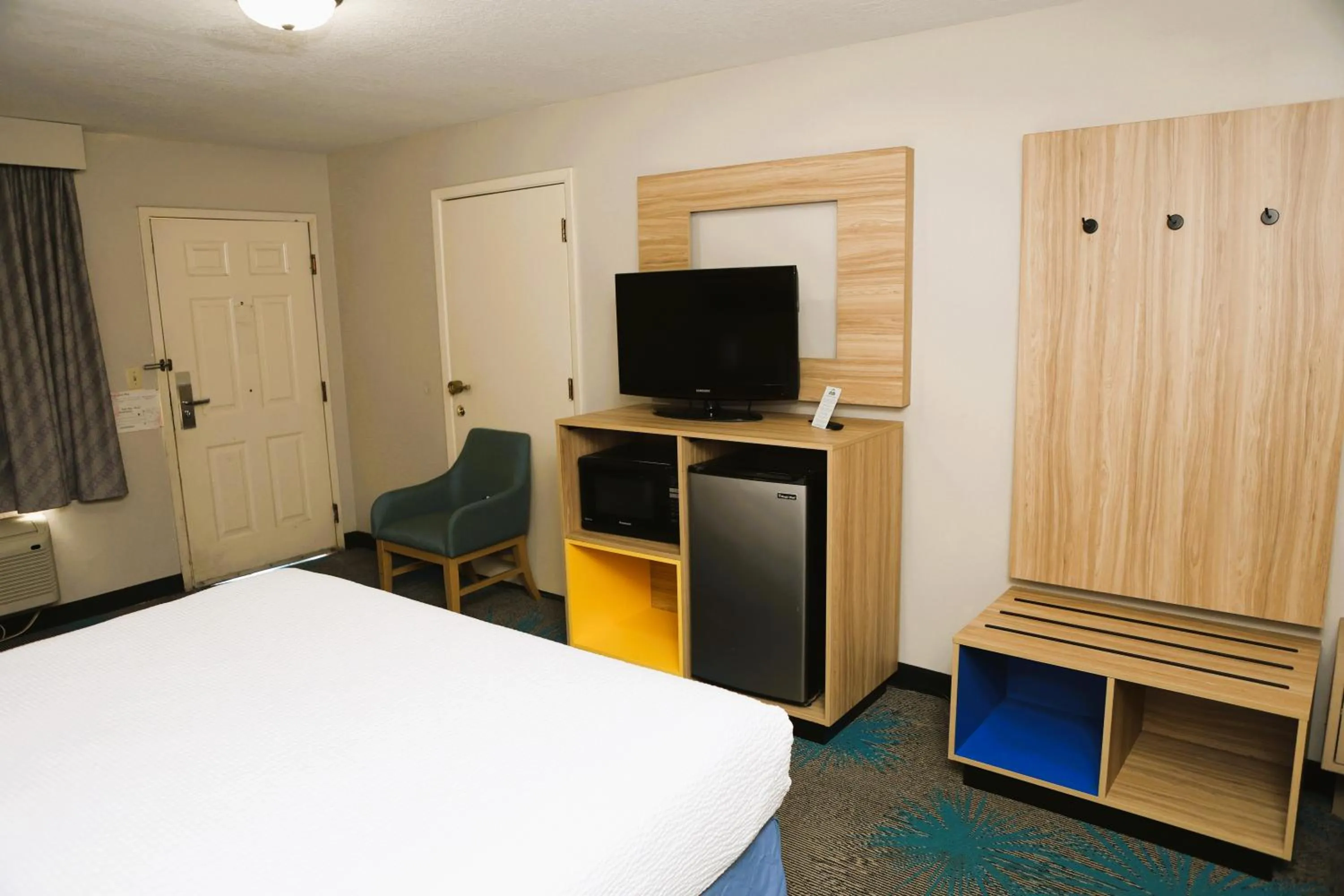 Photo of the whole room, Bed in Days Inn by Wyndham East Albuquerque