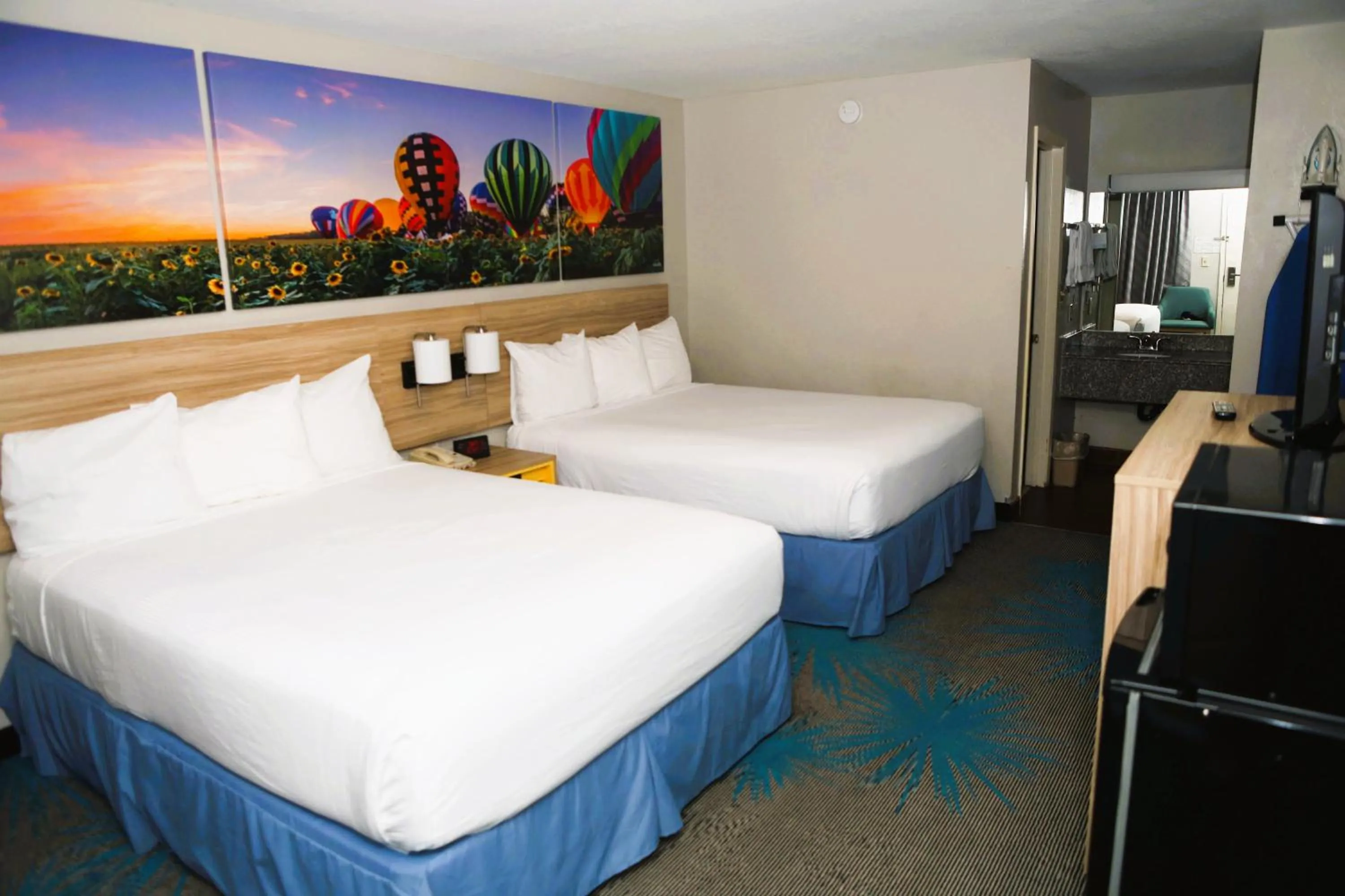 Photo of the whole room, Bed in Days Inn by Wyndham East Albuquerque