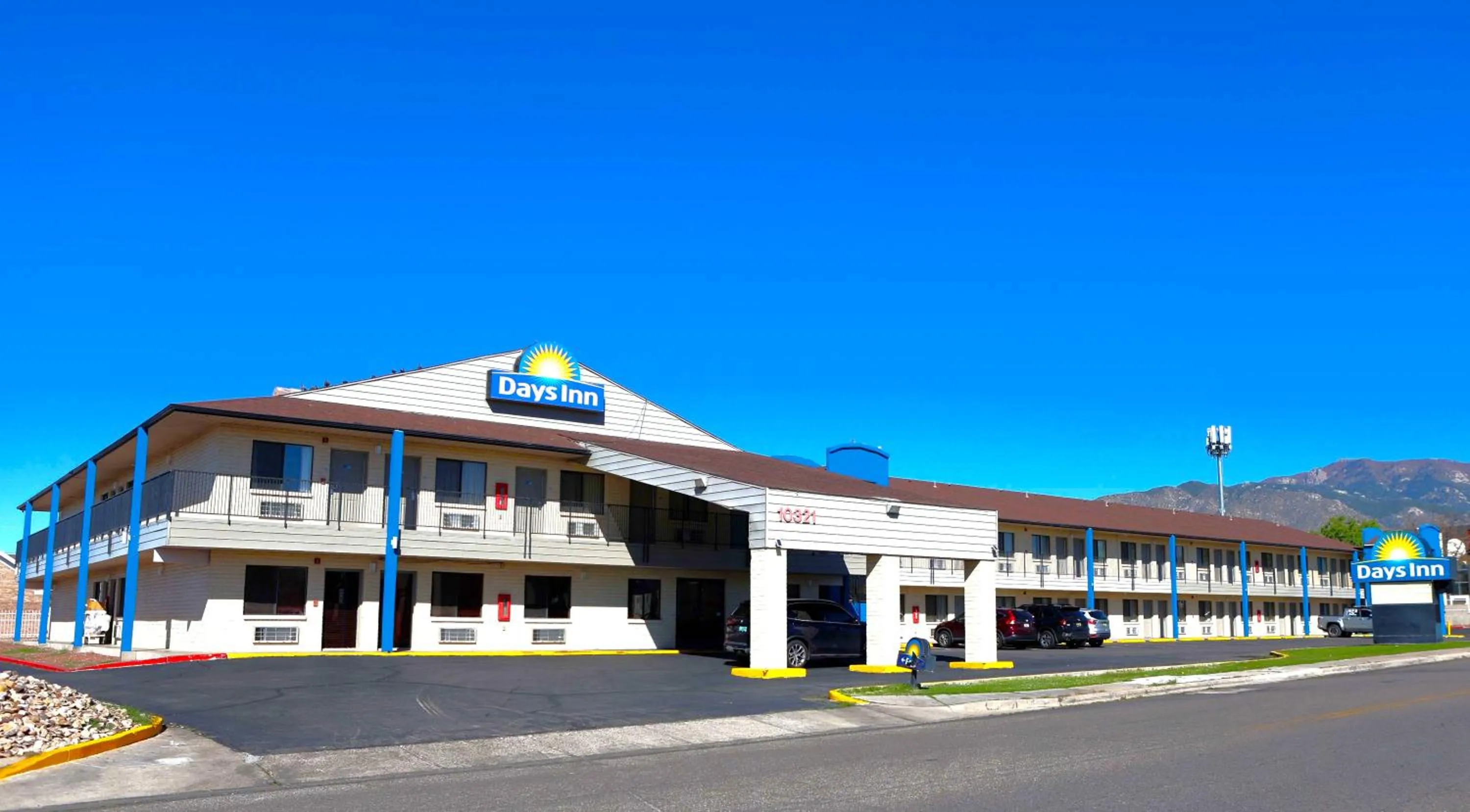 Property building in Days Inn by Wyndham East Albuquerque
