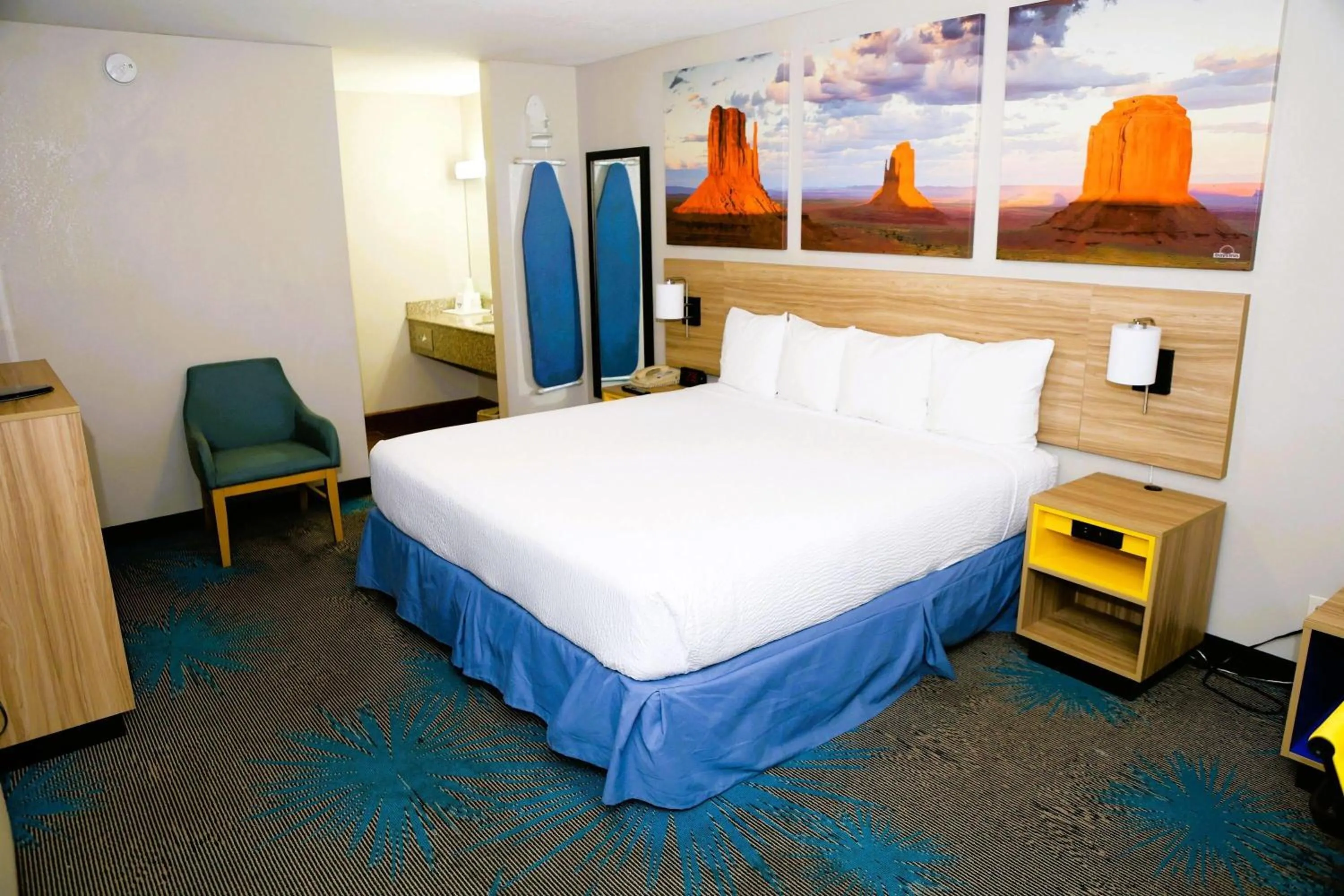Photo of the whole room, Bed in Days Inn by Wyndham East Albuquerque