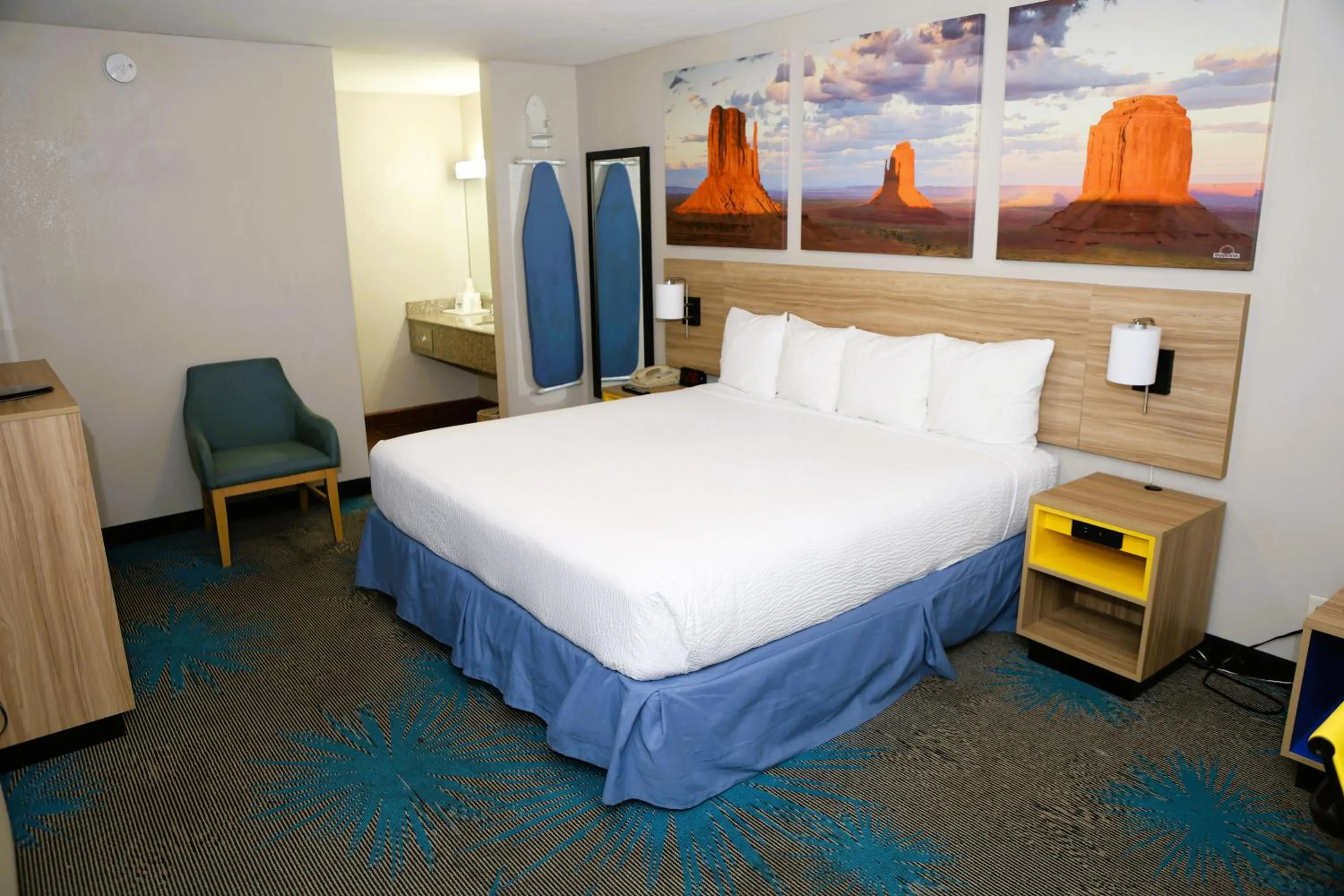 Photo of the whole room, Bed in Days Inn by Wyndham East Albuquerque