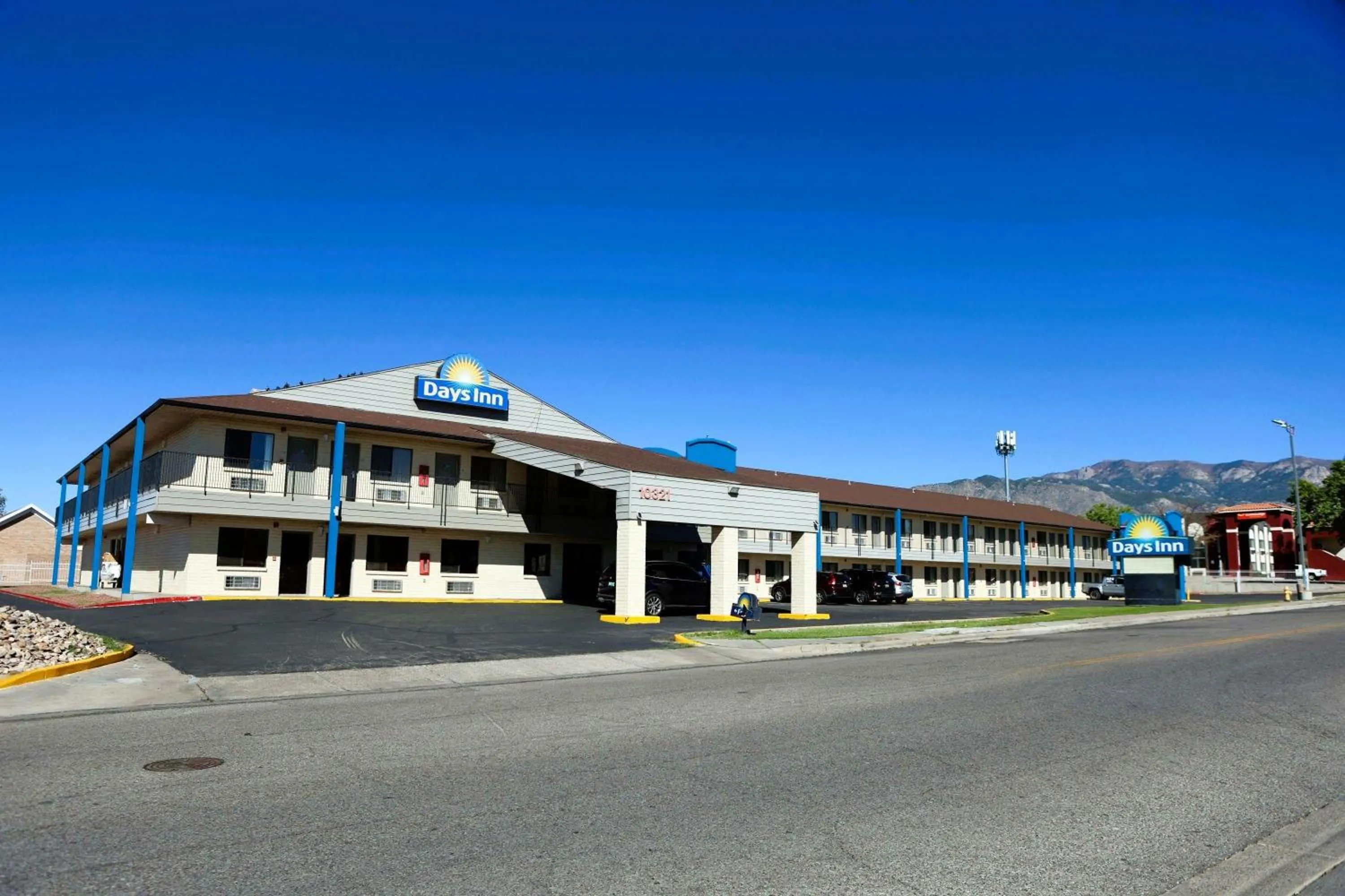 Property building in Days Inn by Wyndham East Albuquerque