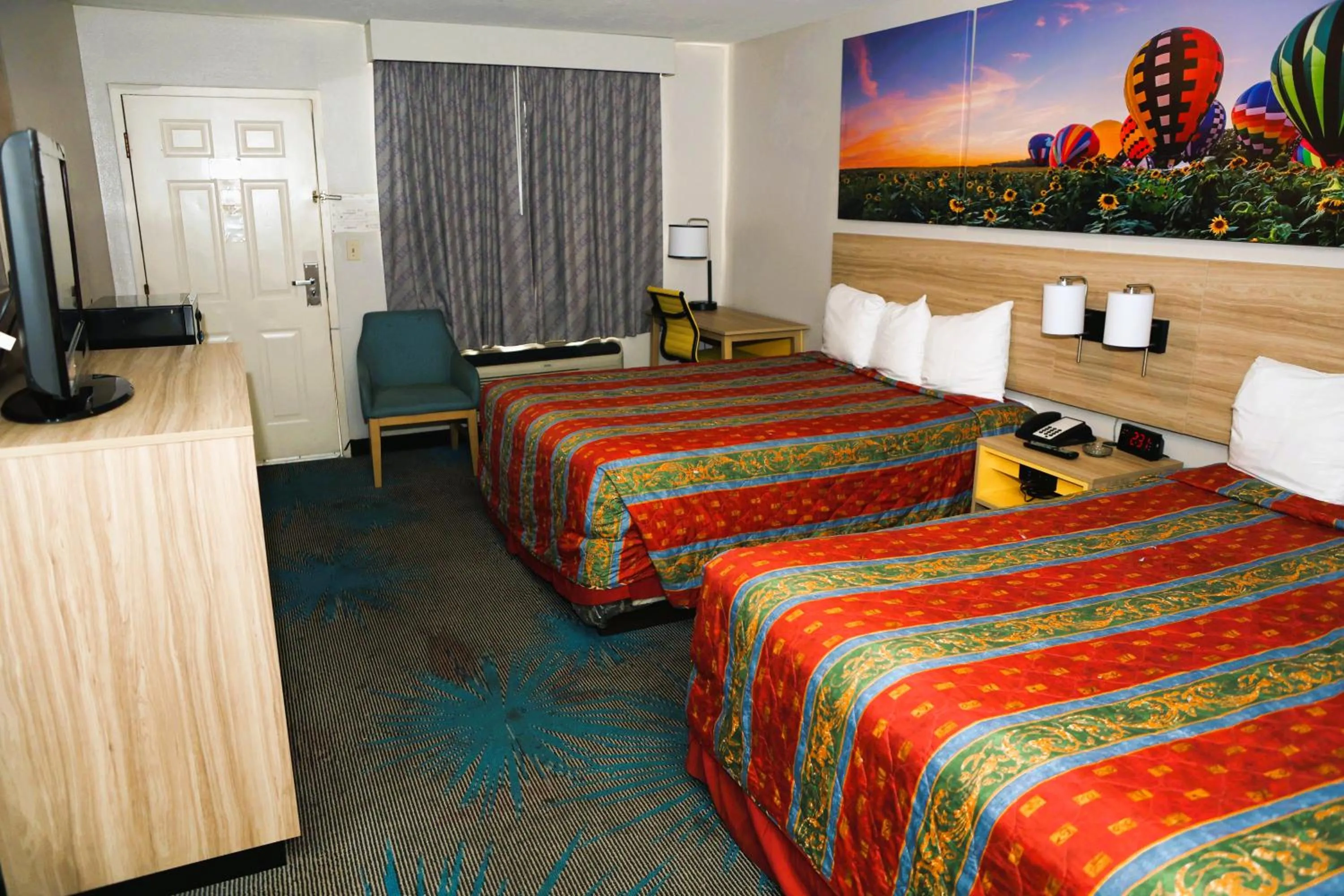 Photo of the whole room, Bed in Days Inn by Wyndham East Albuquerque