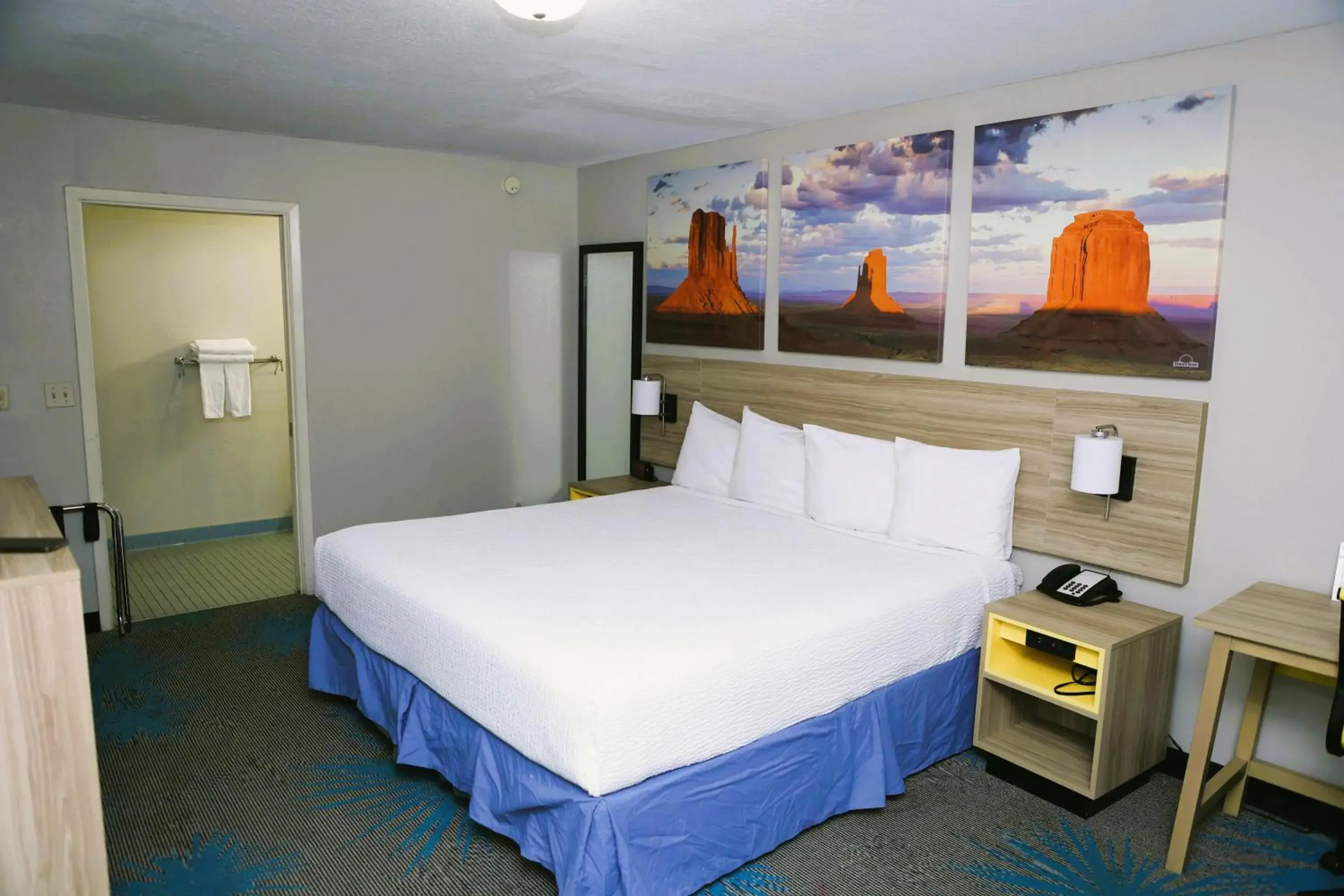 King Room - Disability Access - Non-Smoking in Days Inn by Wyndham East Albuquerque King Room - Disability Access - Non-Smoking in Days Inn by Wyndham East Albuquerque