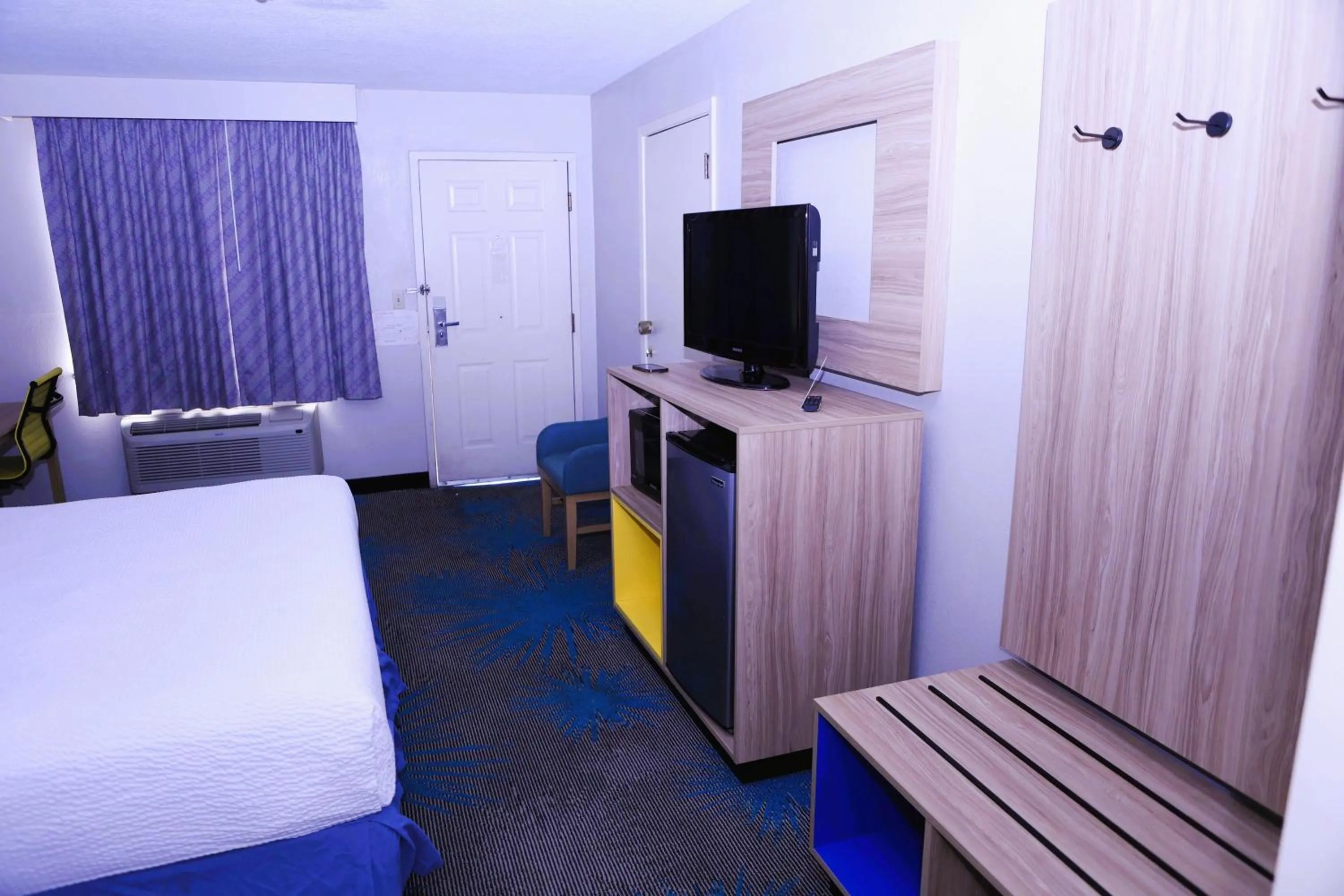 Photo of the whole room, Bed in Days Inn by Wyndham East Albuquerque