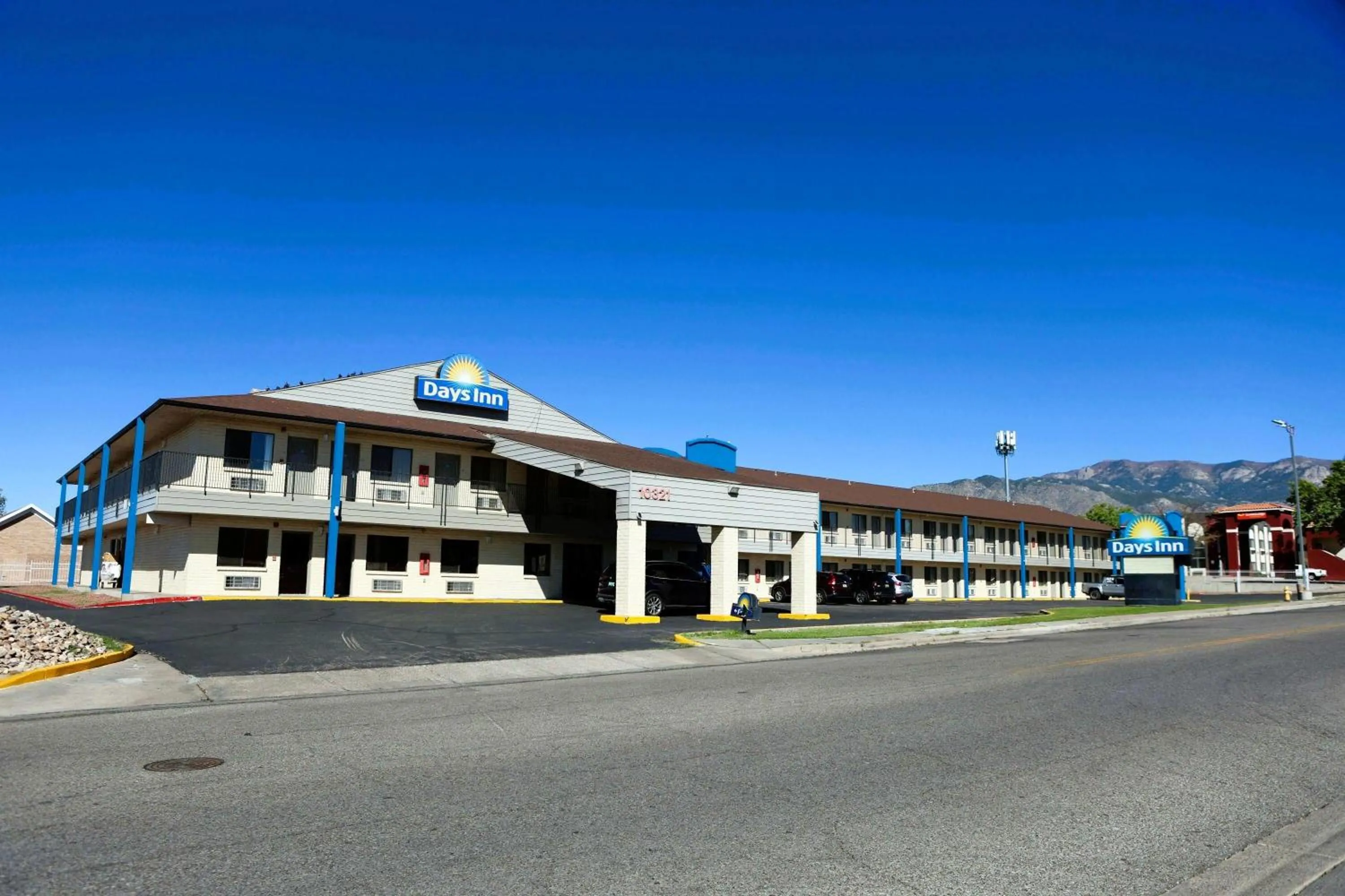 Property building in Days Inn by Wyndham East Albuquerque