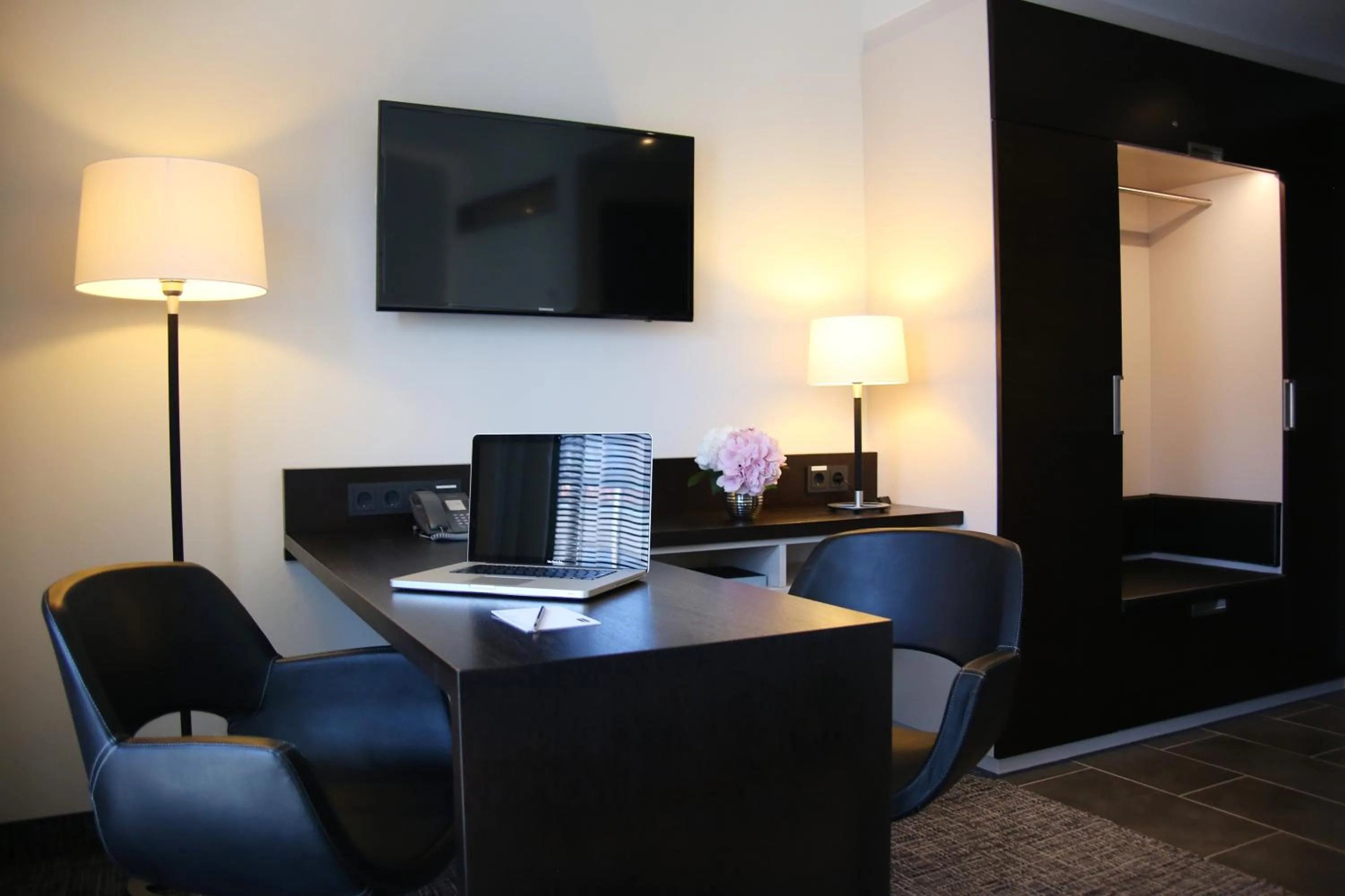 Seating area in Schiller 5 Hotel