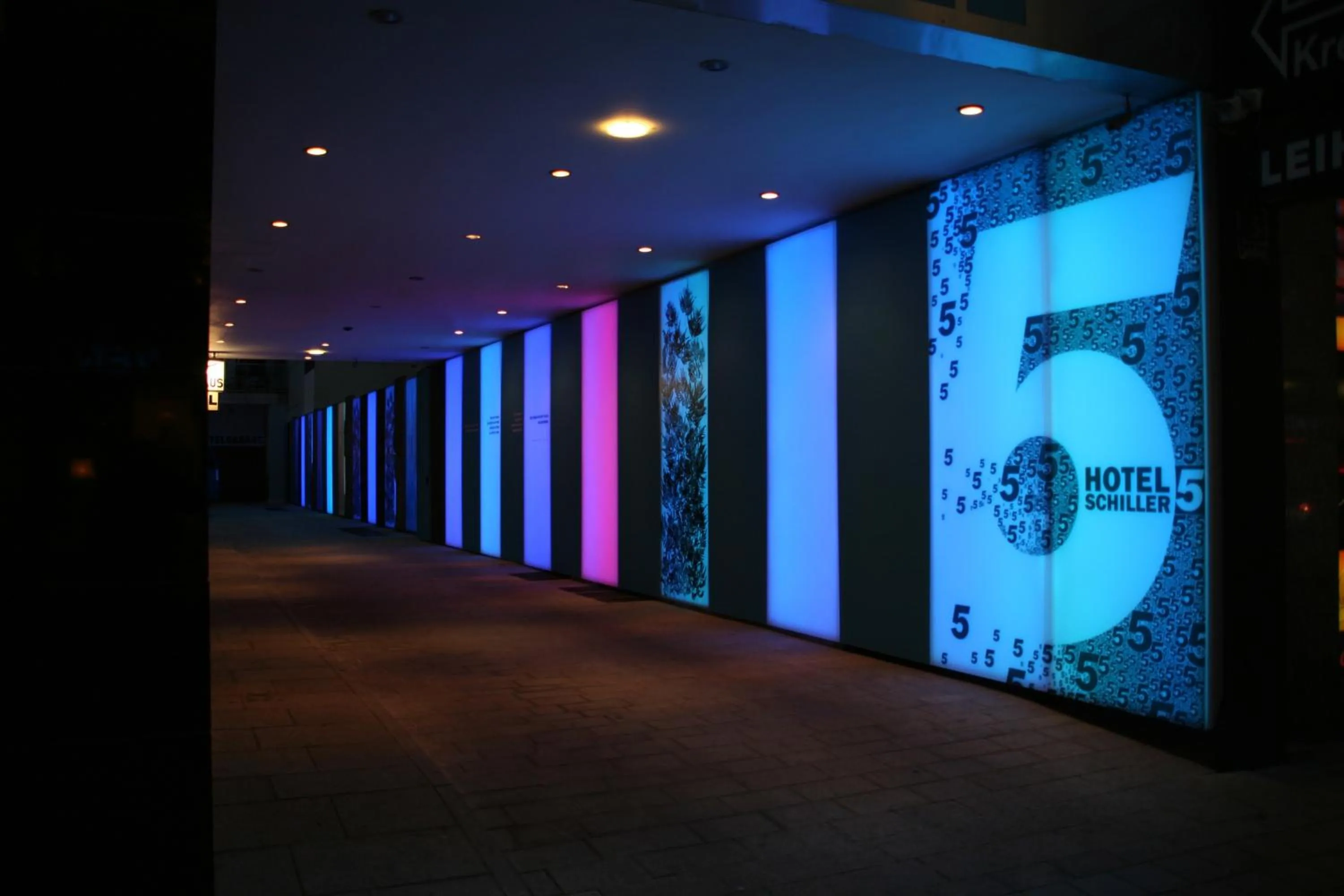 Facade/entrance in Schiller 5 Hotel