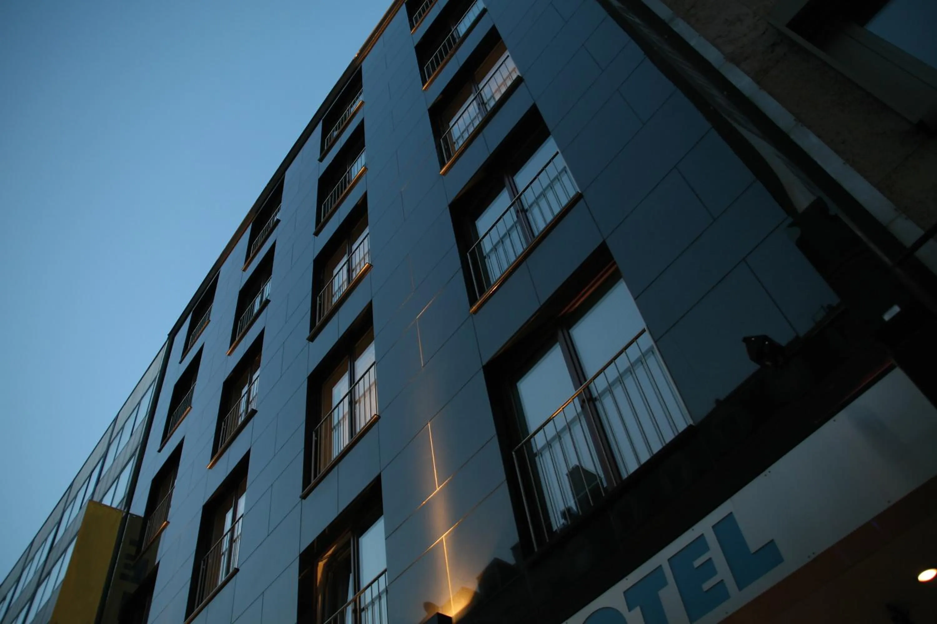 Facade/entrance in Schiller 5 Hotel