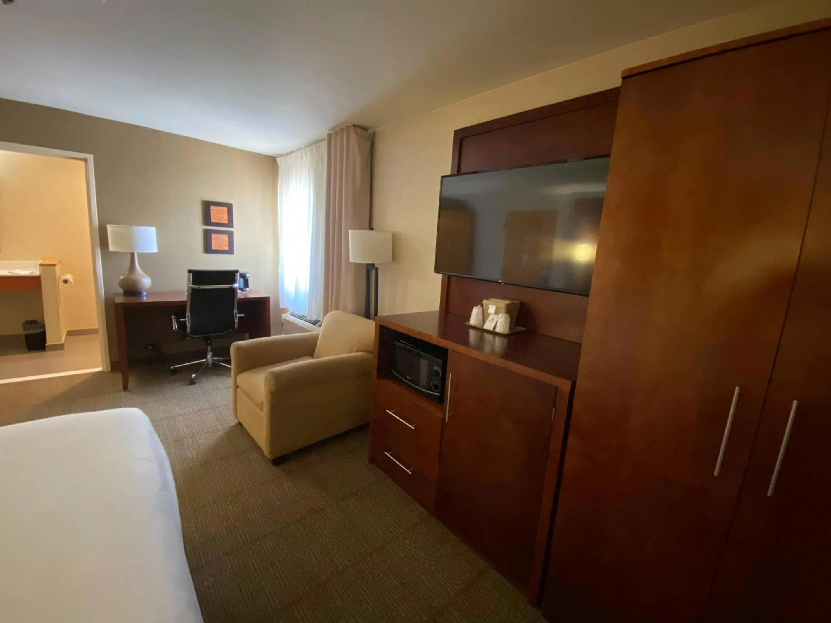 Bedroom, Bed in Comfort Inn Rutland - Killington