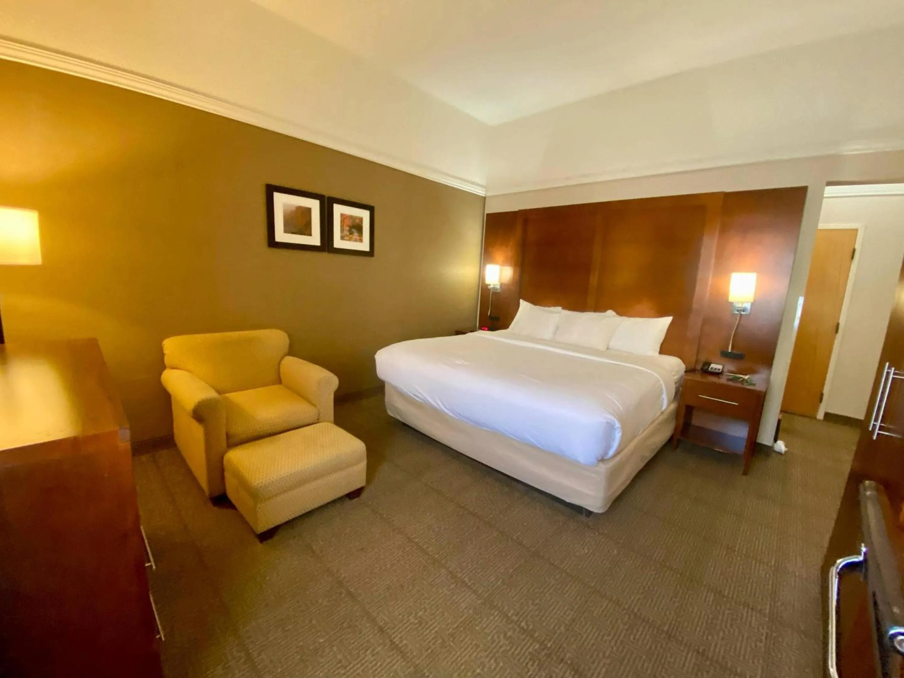 Bedroom, Bed in Comfort Inn Rutland - Killington