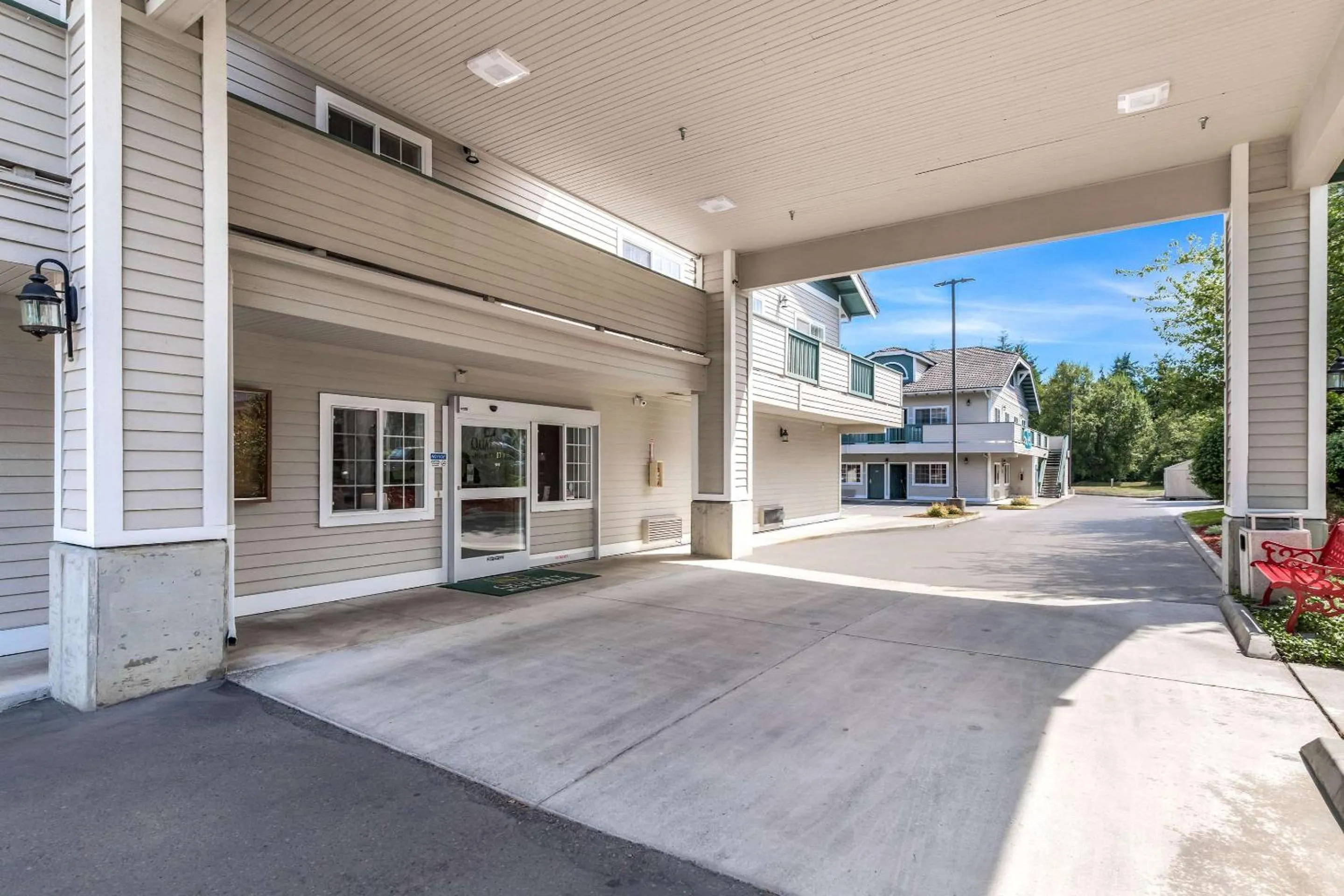 Property building in Quality Inn & Suites Bainbridge Island
