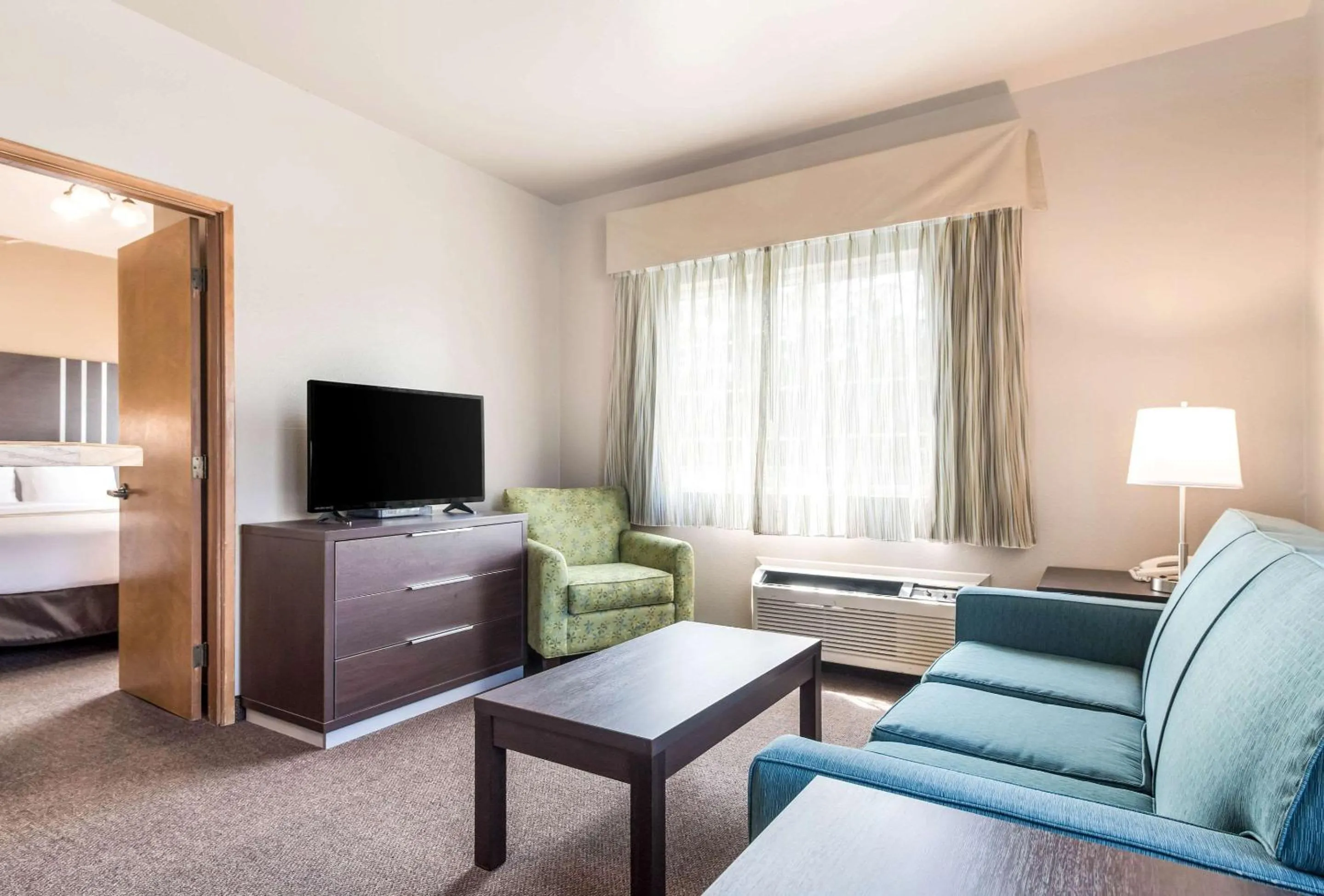 Bedroom, Bed in Quality Inn & Suites Bainbridge Island