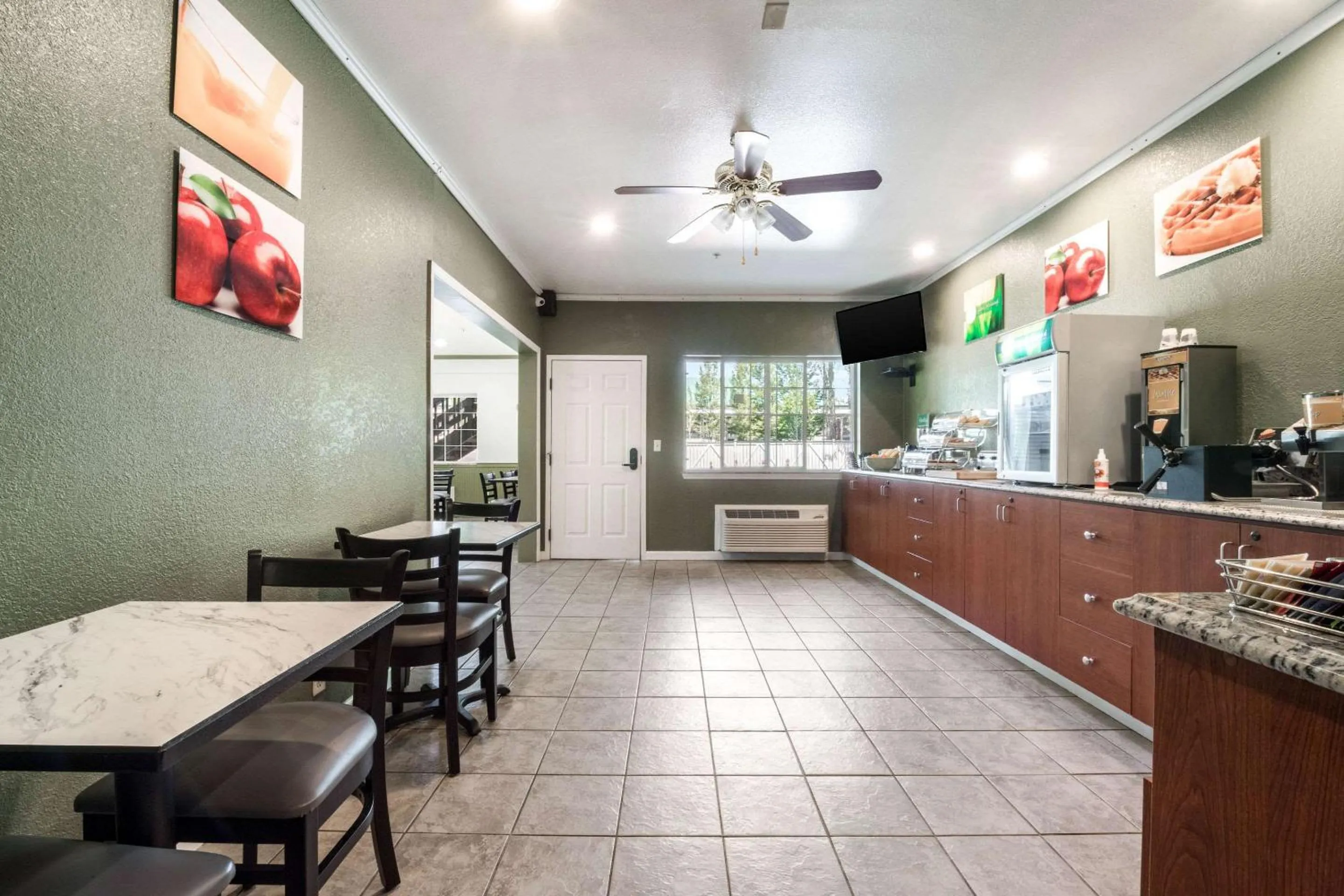 Restaurant/places to eat in Quality Inn & Suites Bainbridge Island