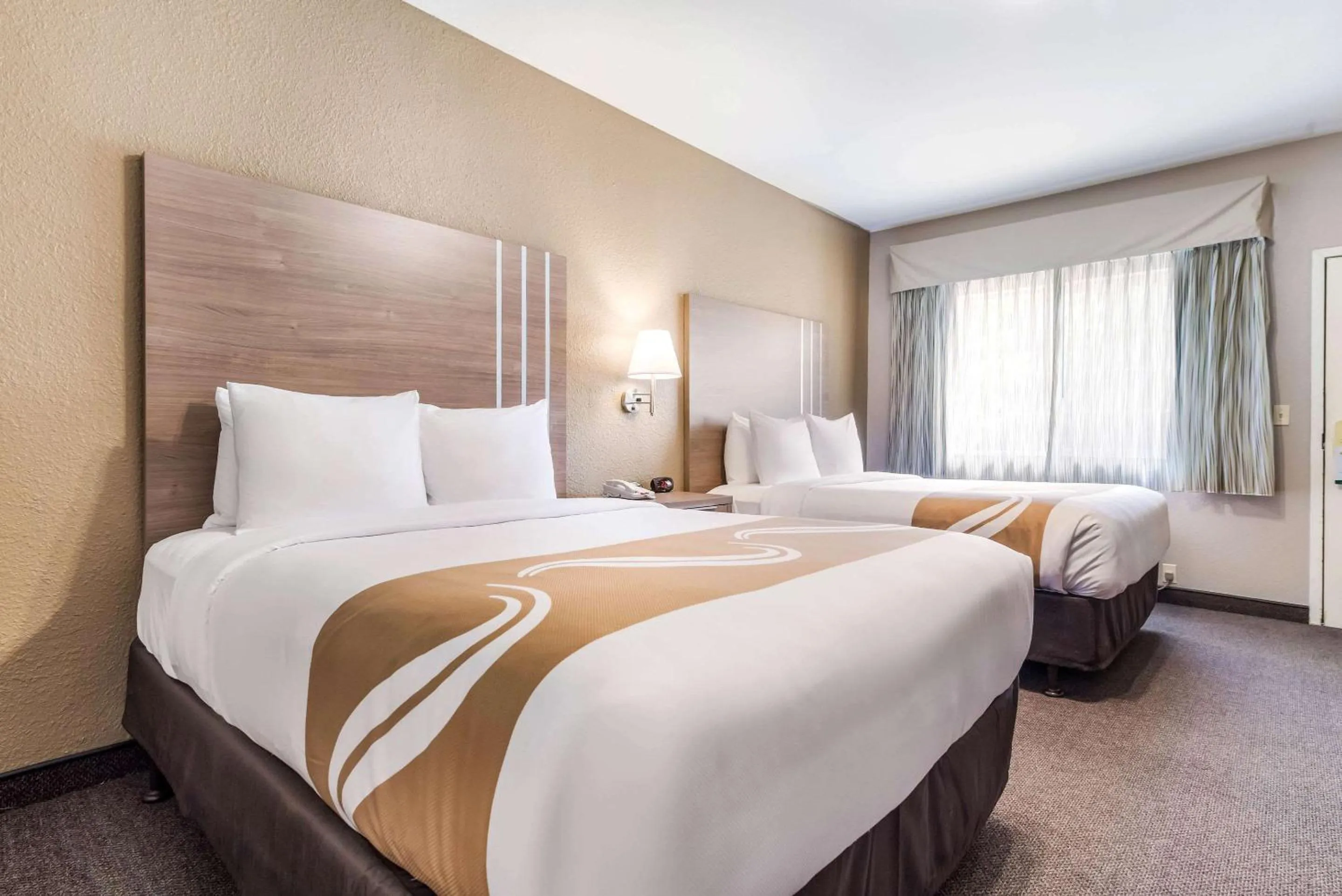 Photo of the whole room, Bed in Quality Inn & Suites Bainbridge Island