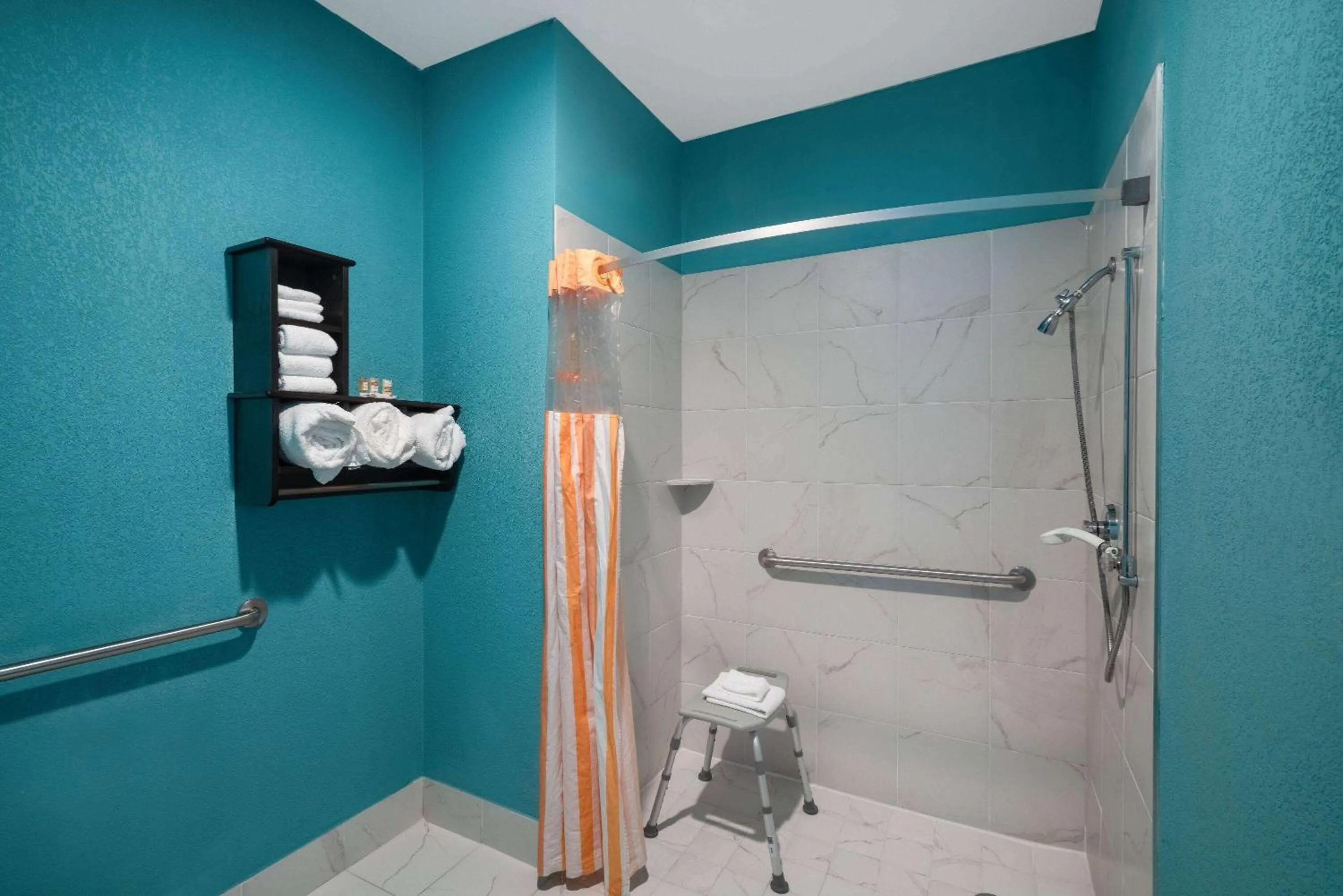 Shower in La Quinta by Wyndham Knoxville East