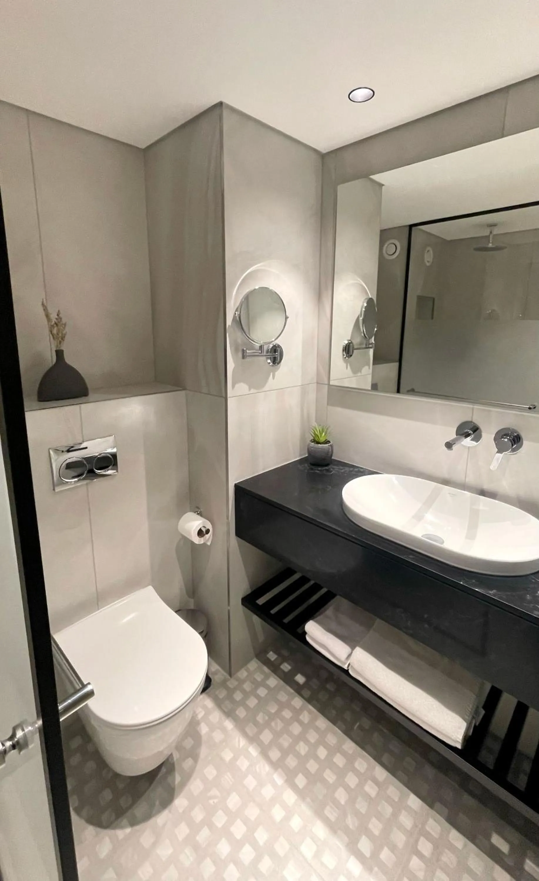 Toilet in Caesar Premier Jerusalem Hotel