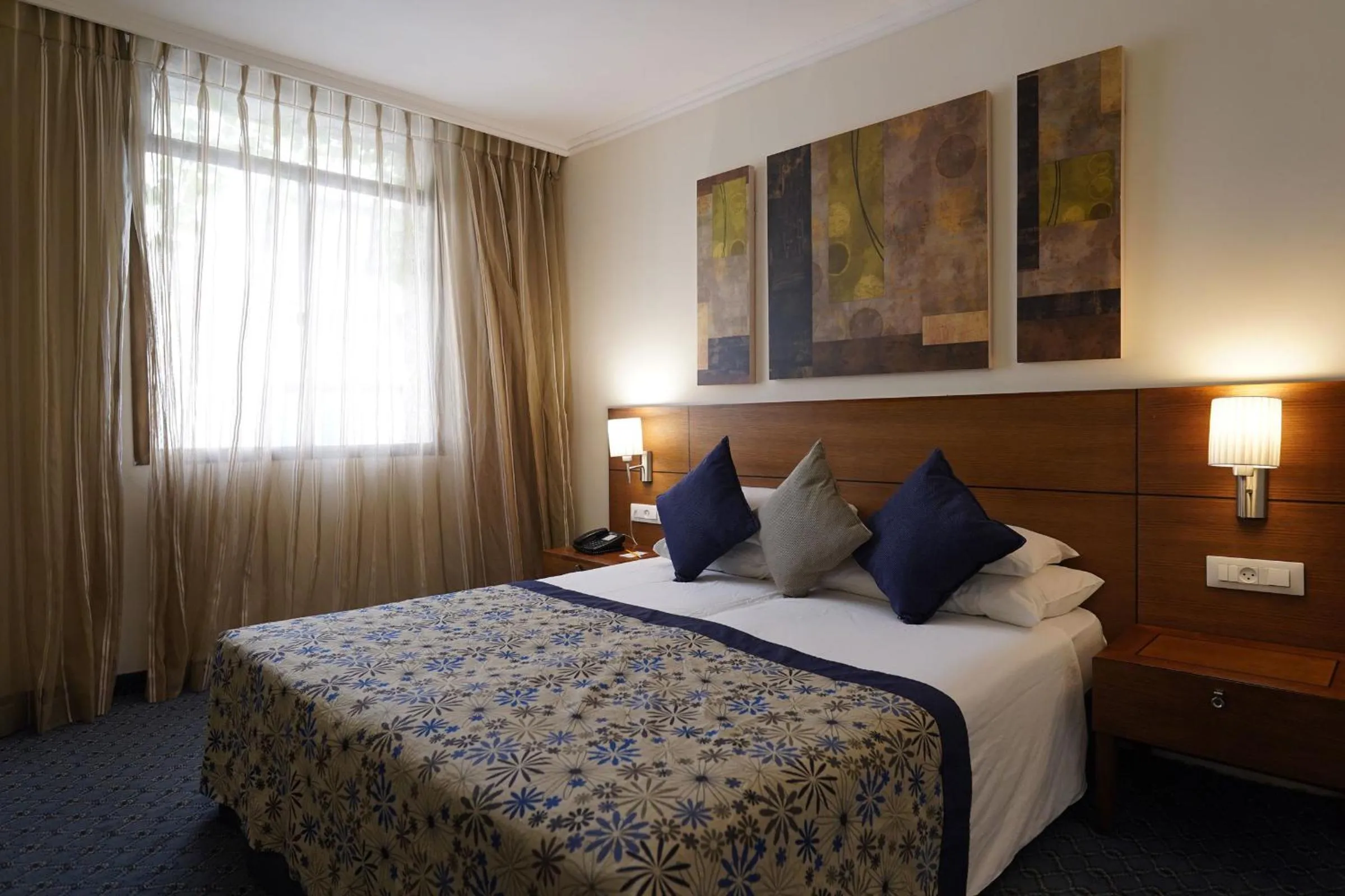 Bed in Caesar Premier Jerusalem Hotel