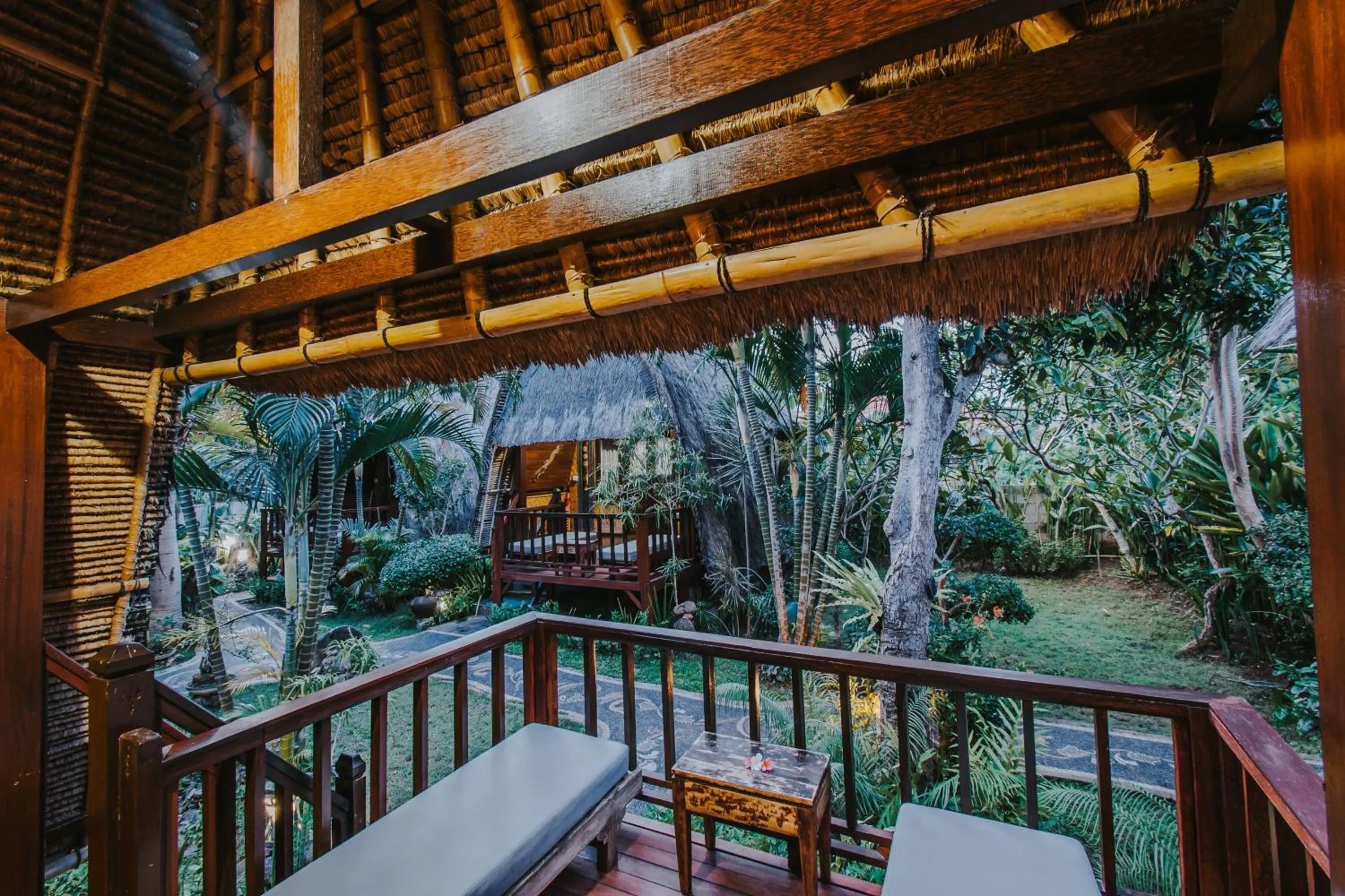 Alam Nusa Bungalow Huts & Spa