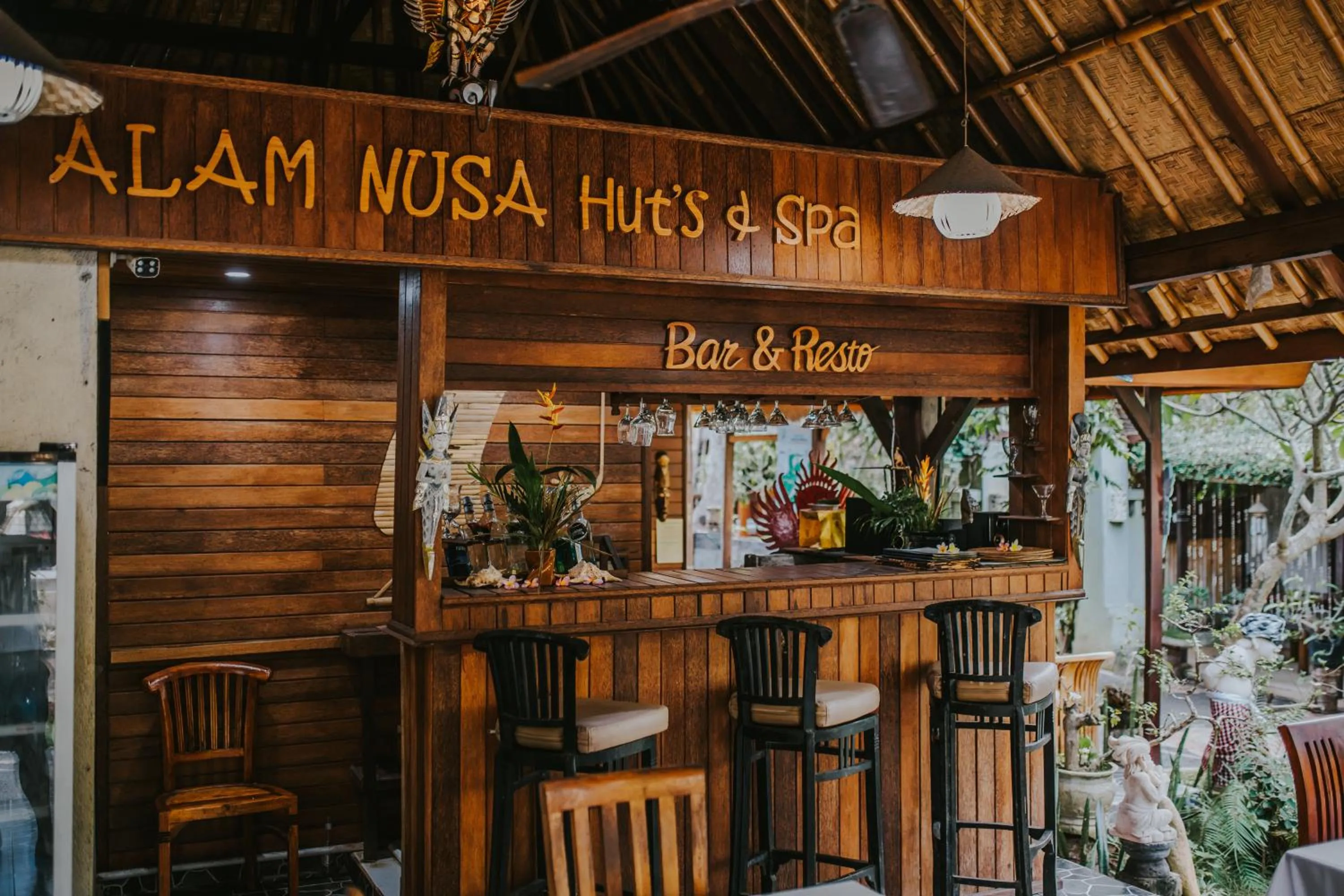 Alam Nusa Bungalow Huts & Spa