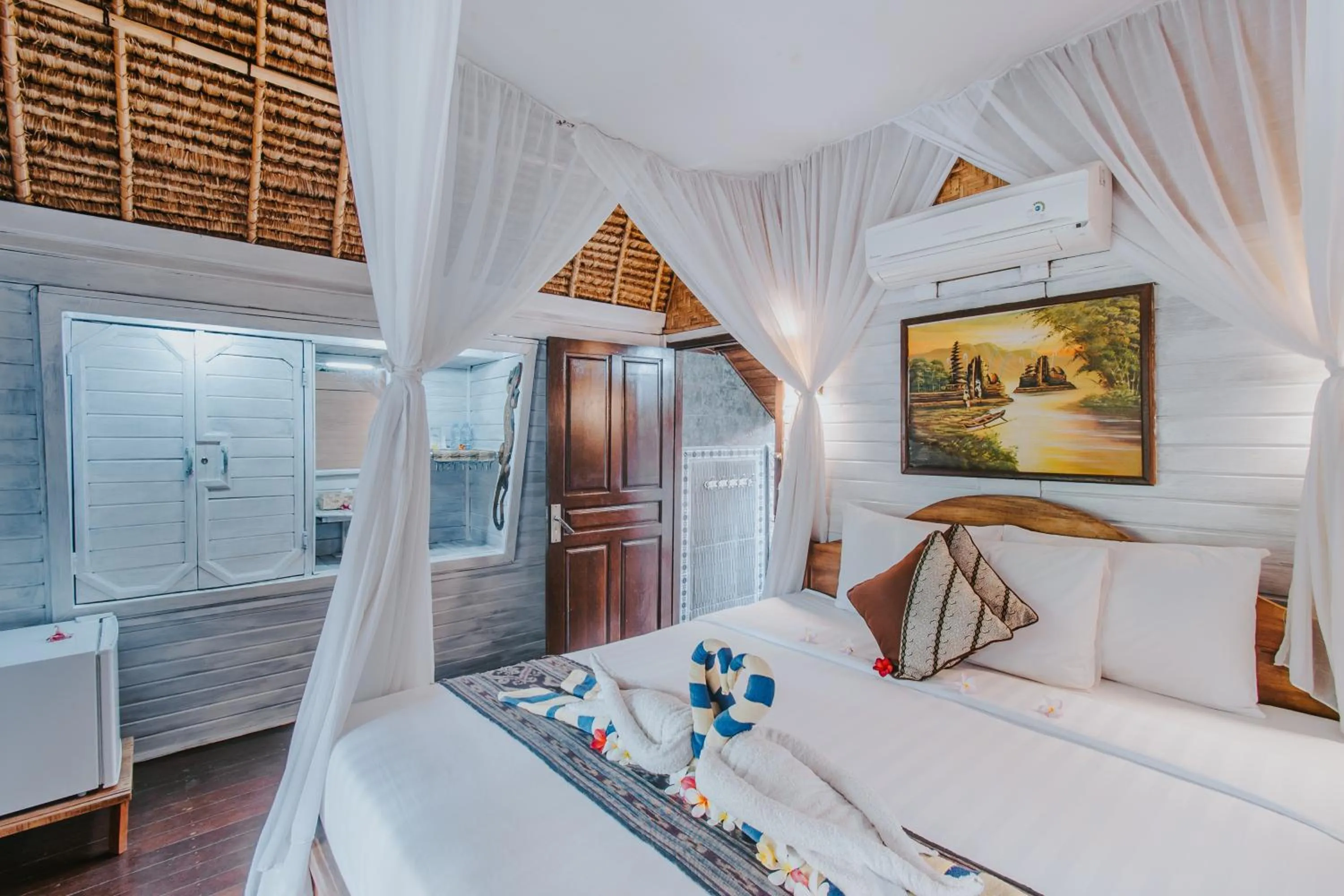 Alam Nusa Bungalow Huts & Spa