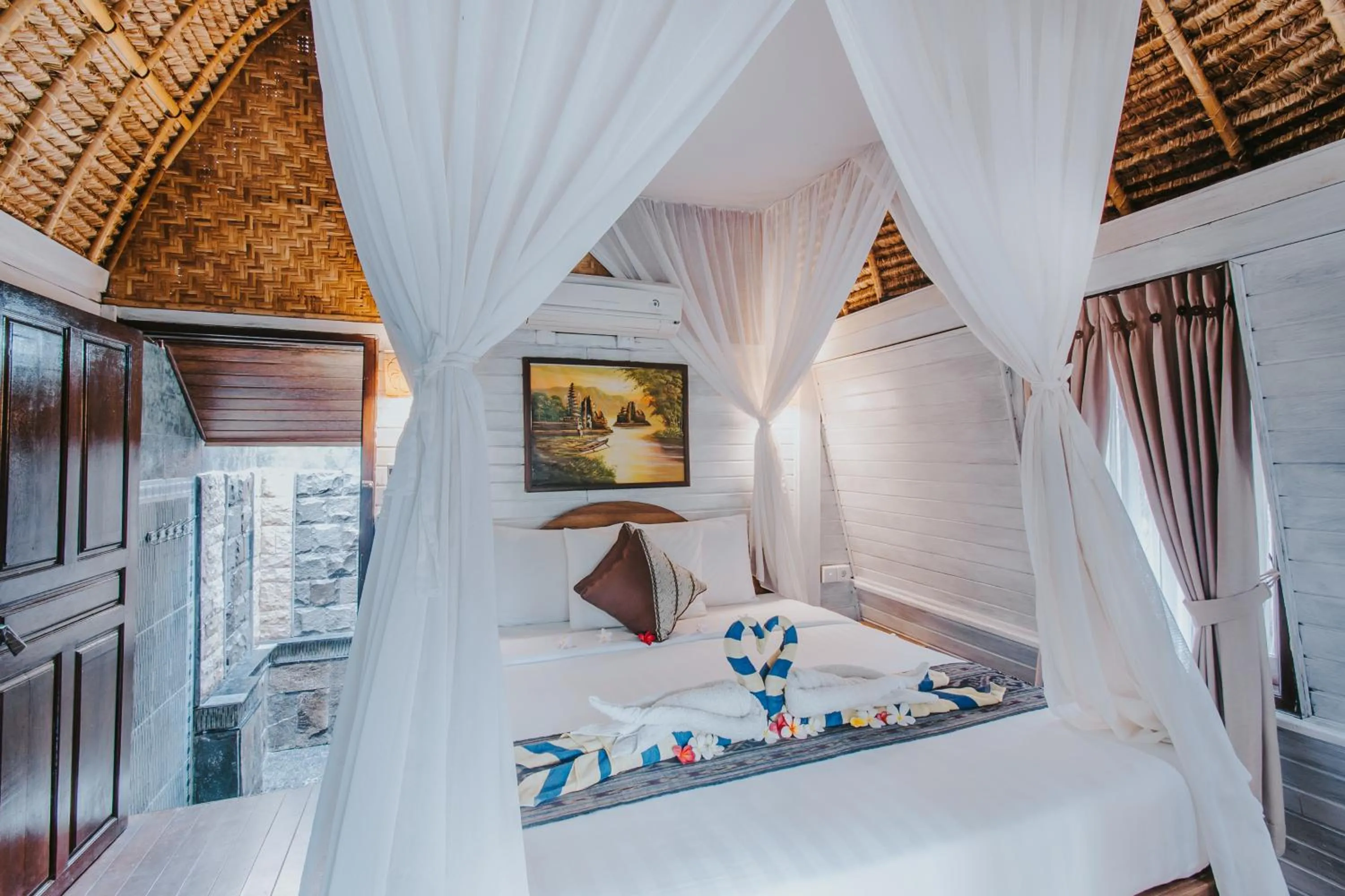 Alam Nusa Bungalow Huts & Spa