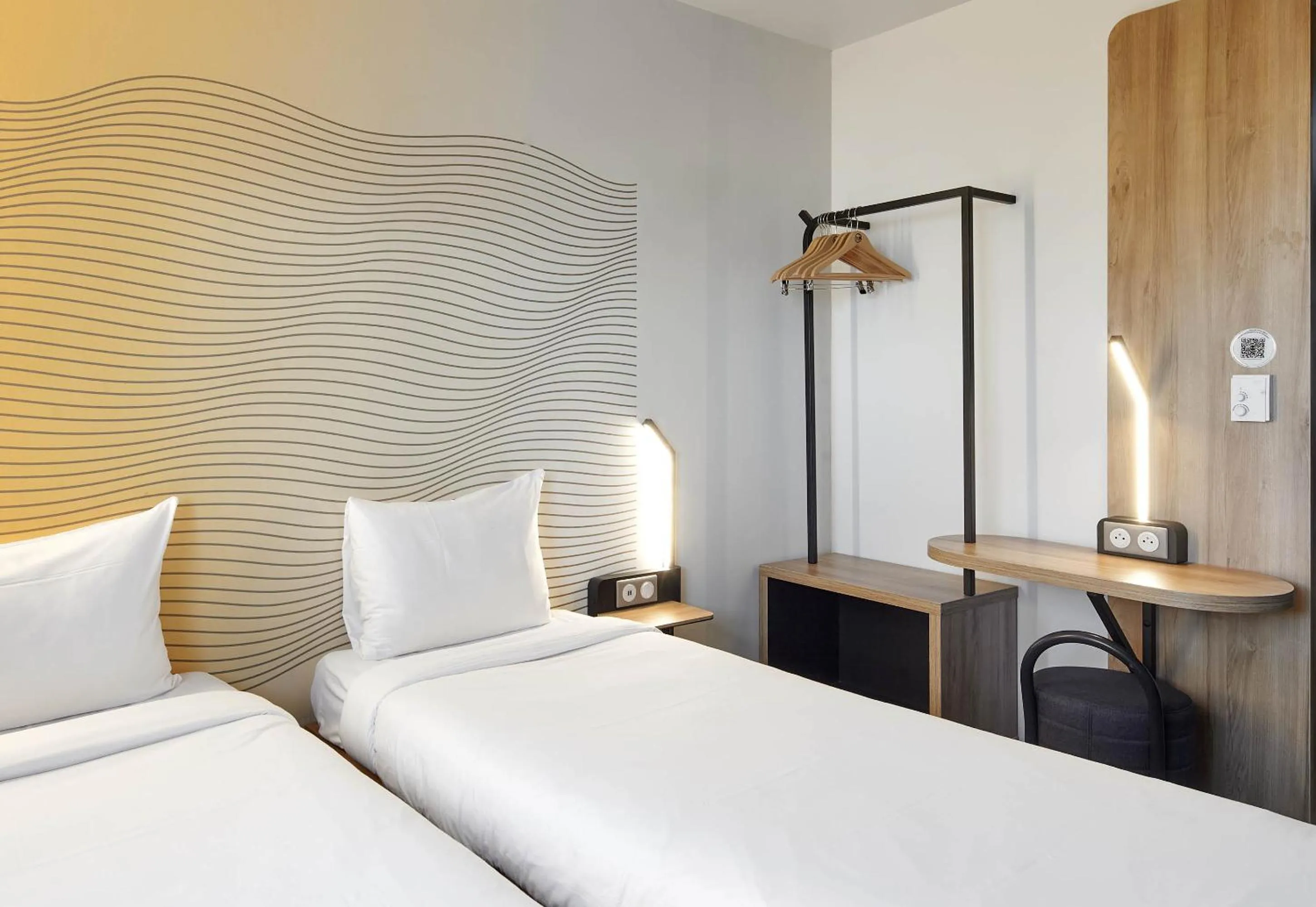 Bedroom, Bed in B&B HOTEL NANTERRE Rueil-Malmaison