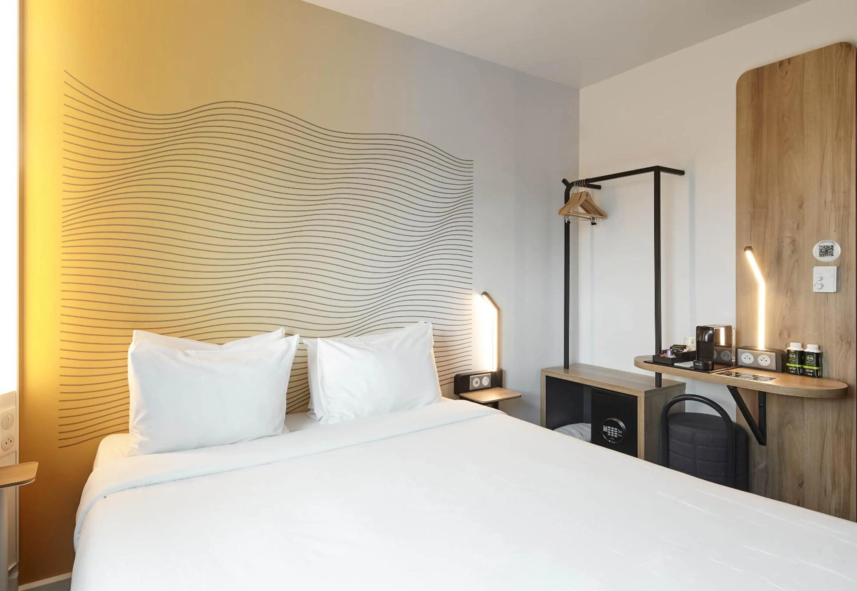 Bedroom, Bed in B&B HOTEL NANTERRE Rueil-Malmaison