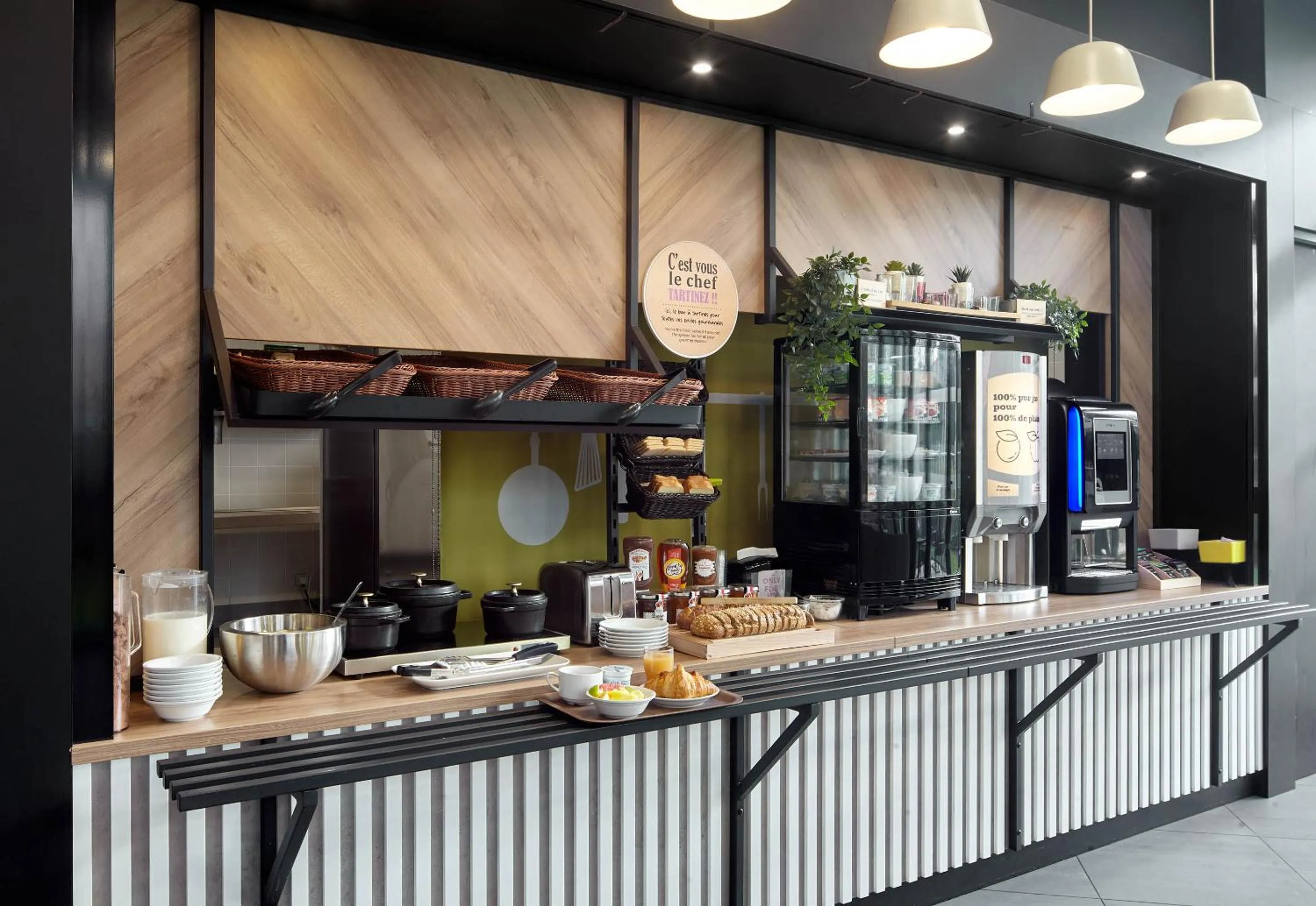 Breakfast in B&B HOTEL NANTERRE Rueil-Malmaison