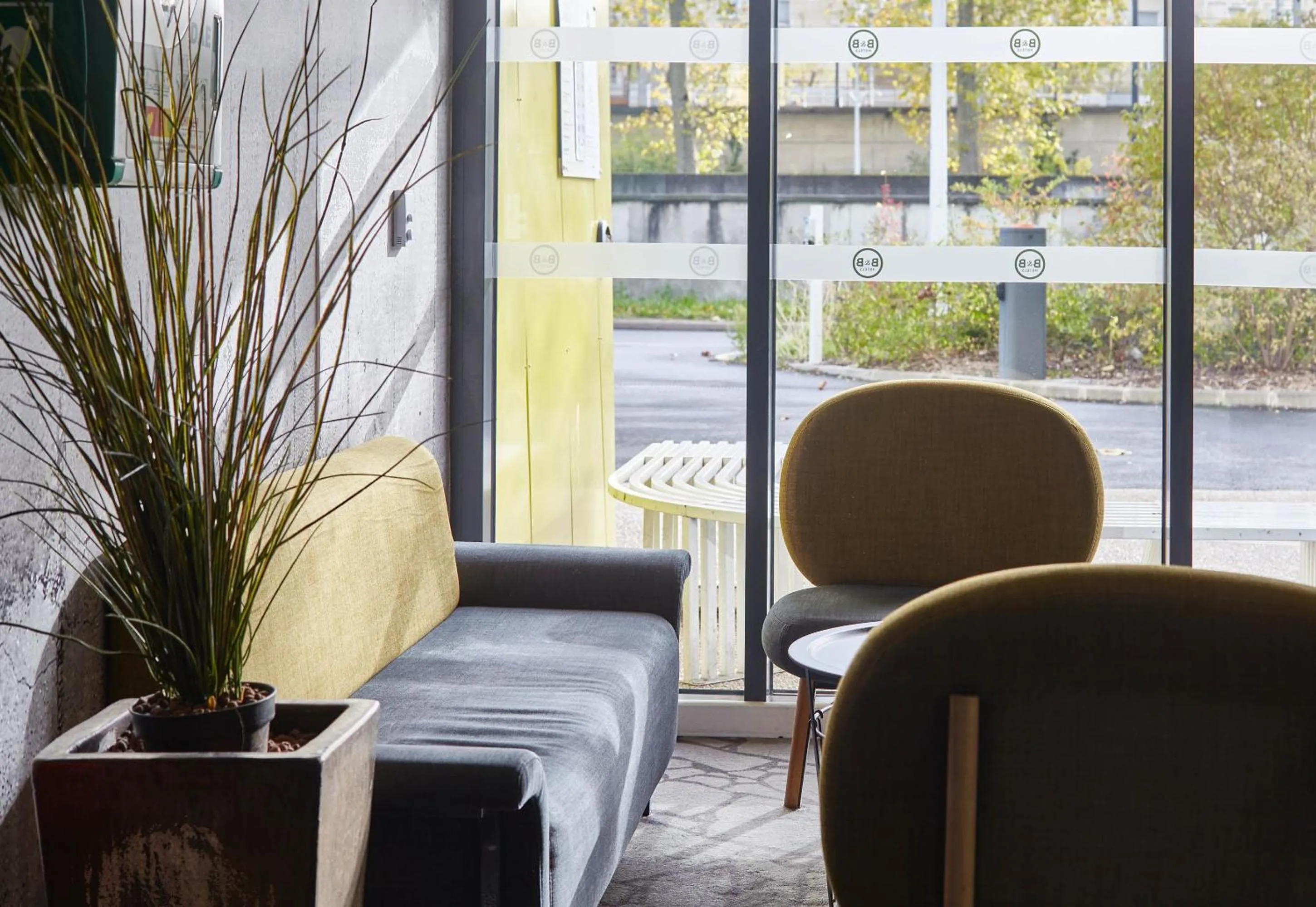 Seating area in B&B HOTEL NANTERRE Rueil-Malmaison