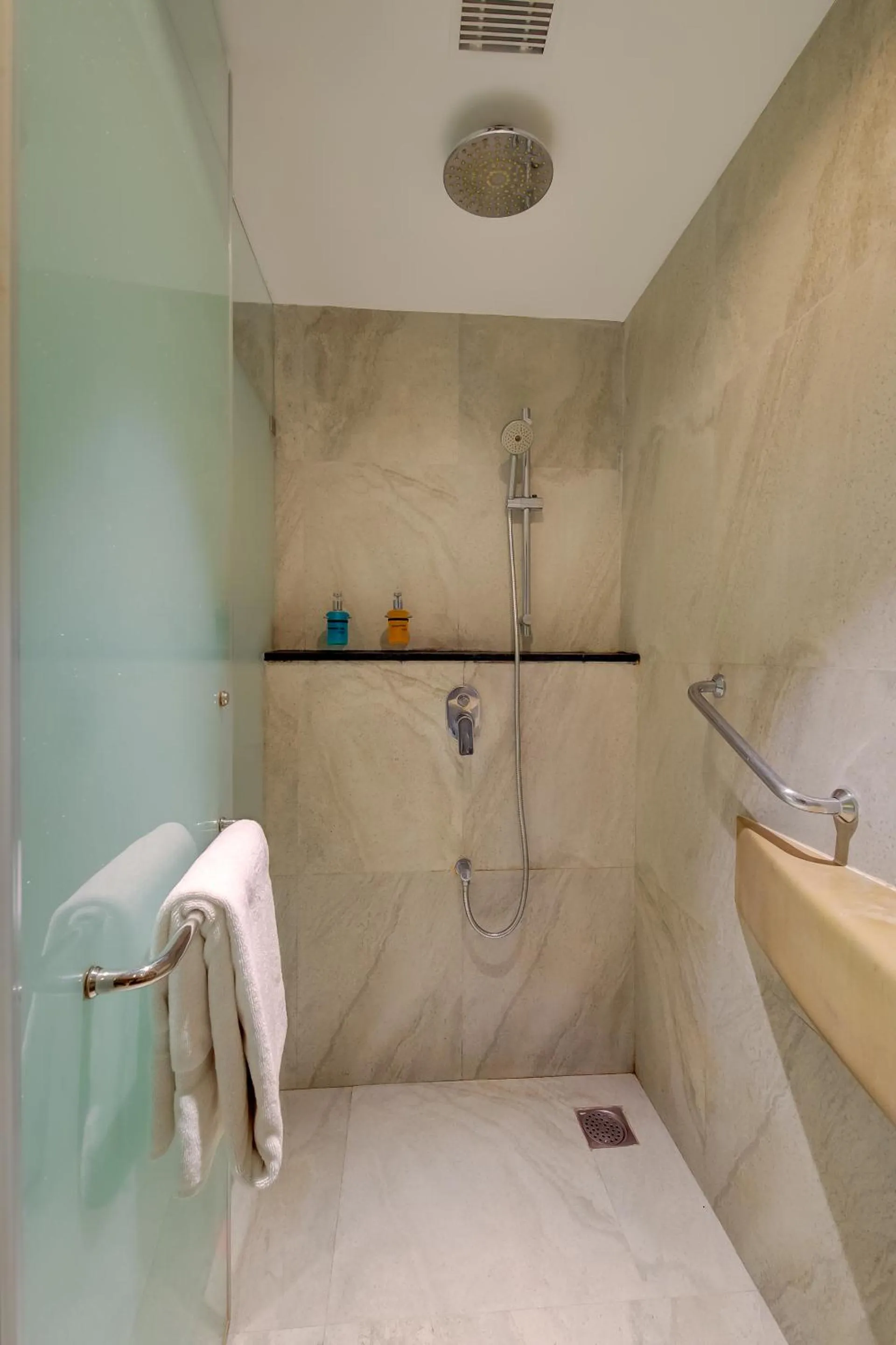 Bathroom in Radisson Blu Resort Temple Bay Mamallapuram