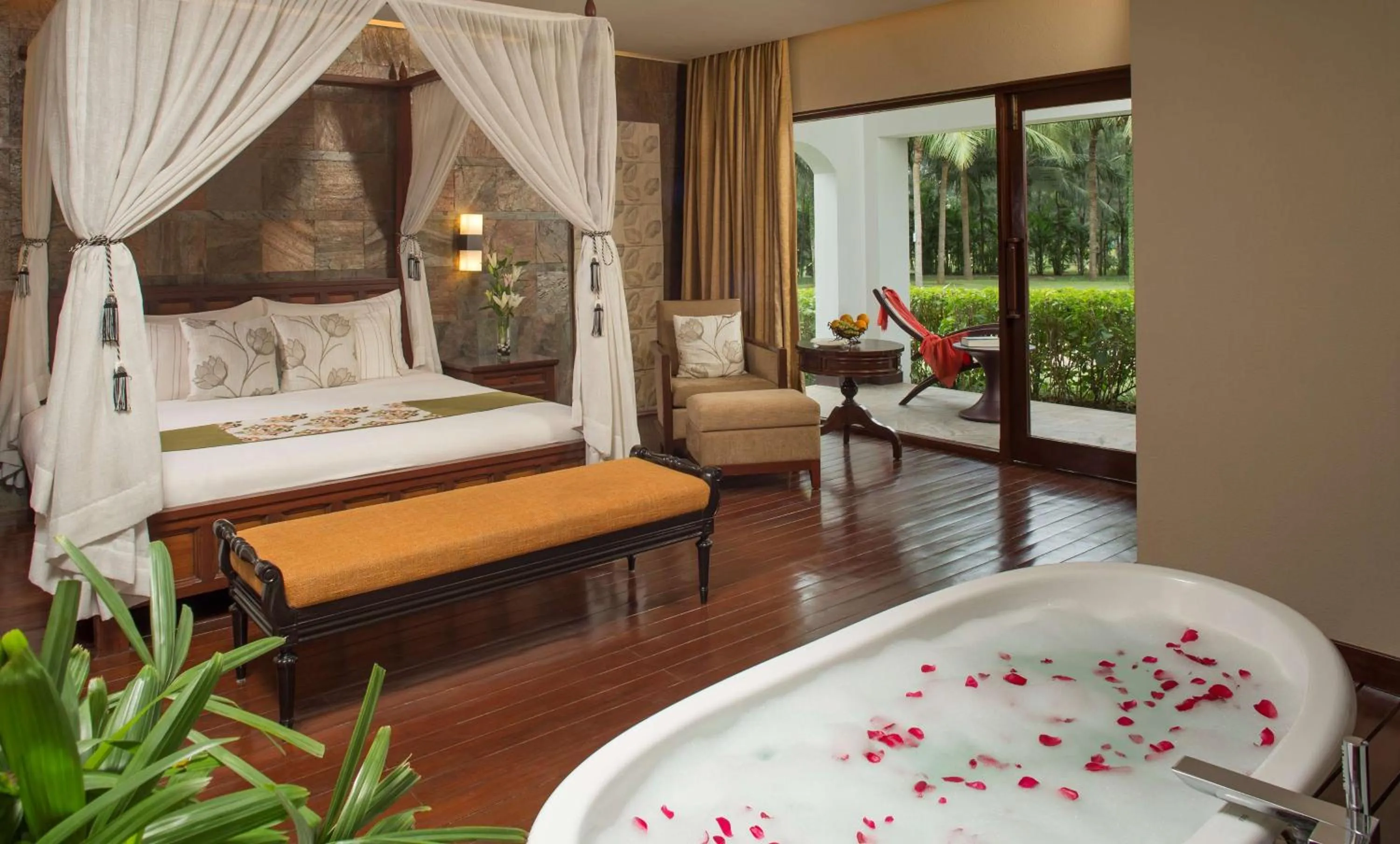 Photo of the whole room, Bed in Radisson Blu Resort Temple Bay Mamallapuram