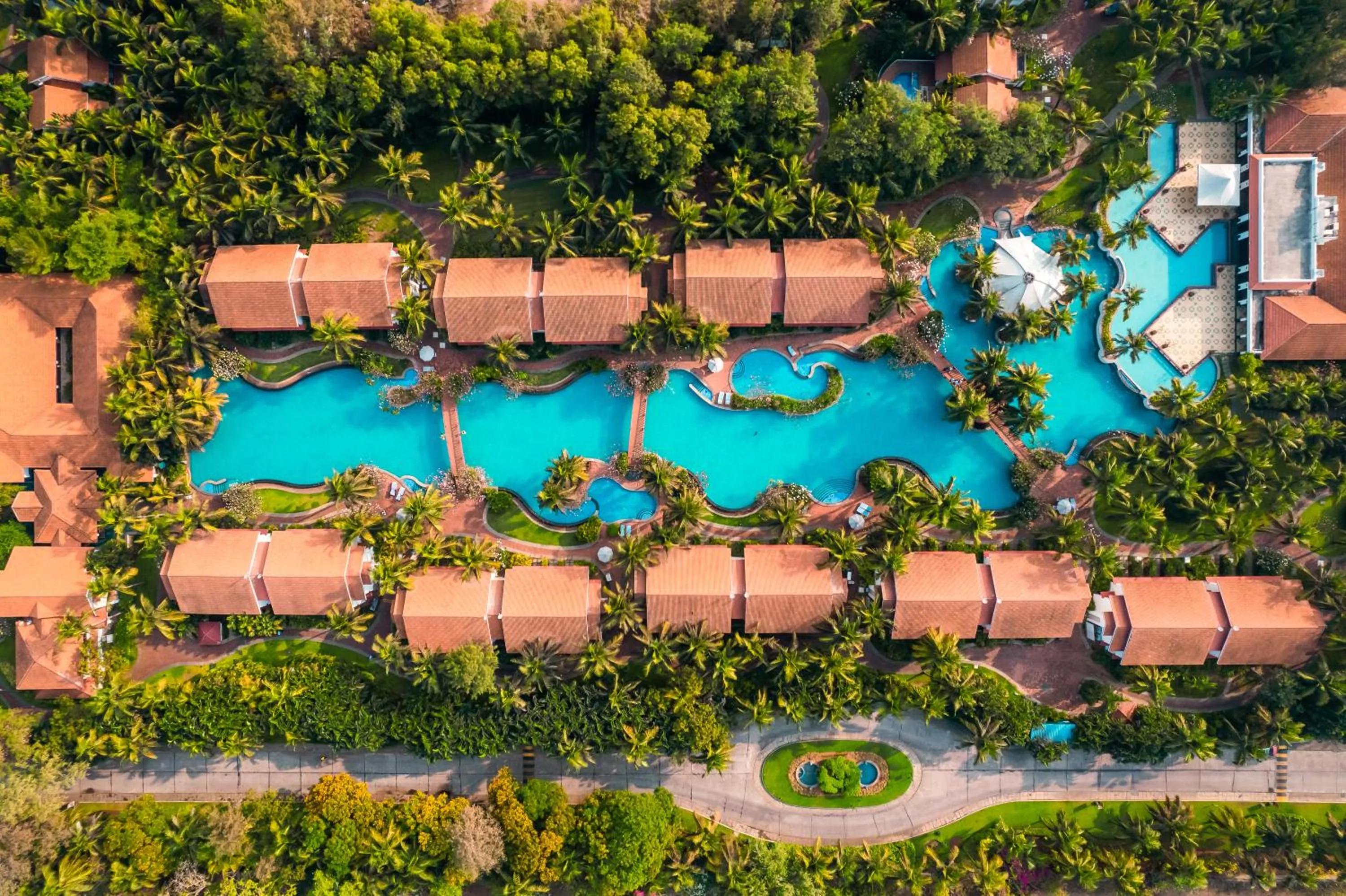 Swimming pool in Radisson Blu Resort Temple Bay Mamallapuram